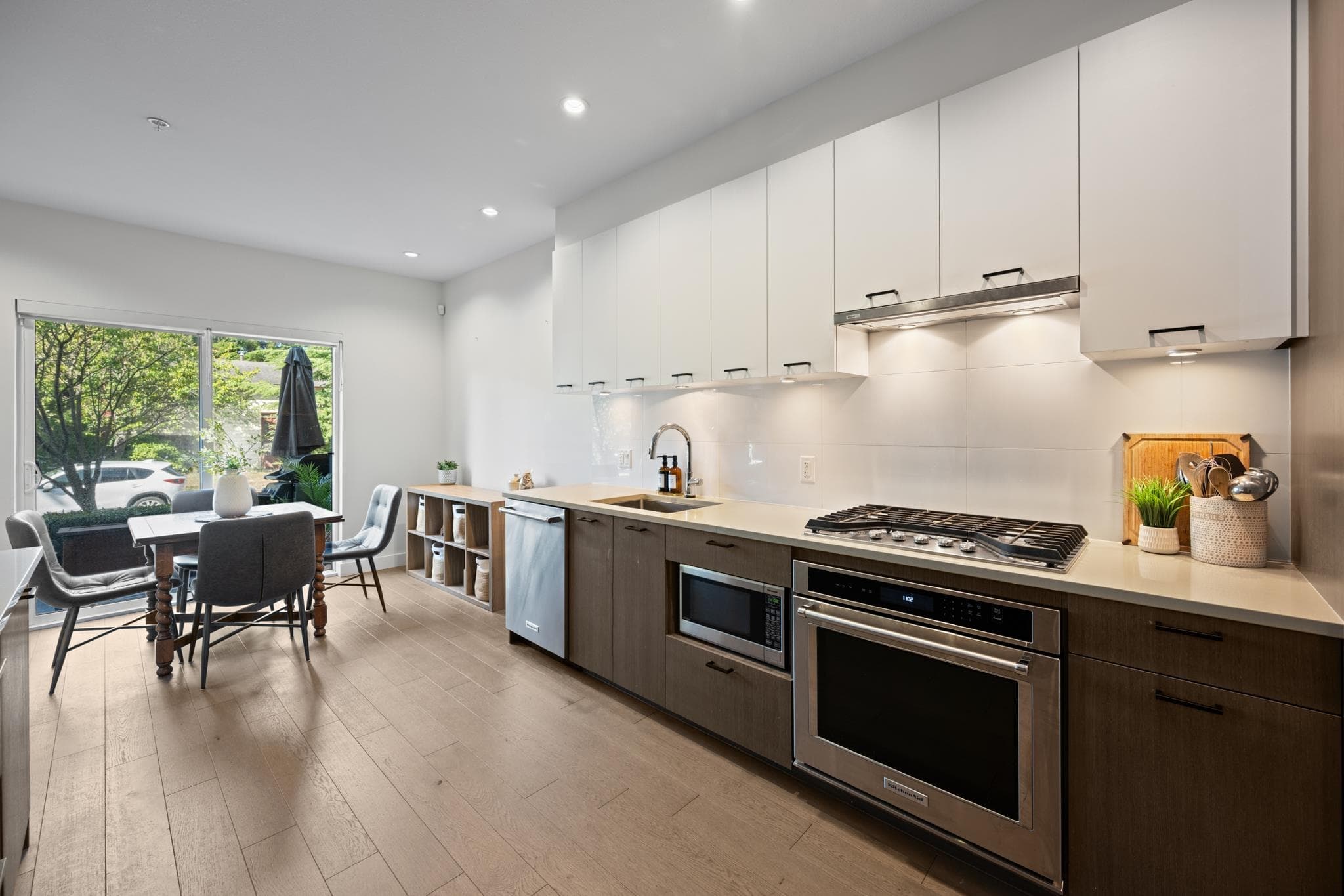 204 - 1738 55a Street, Tsawwassen, V4M 0A9 — photo 1