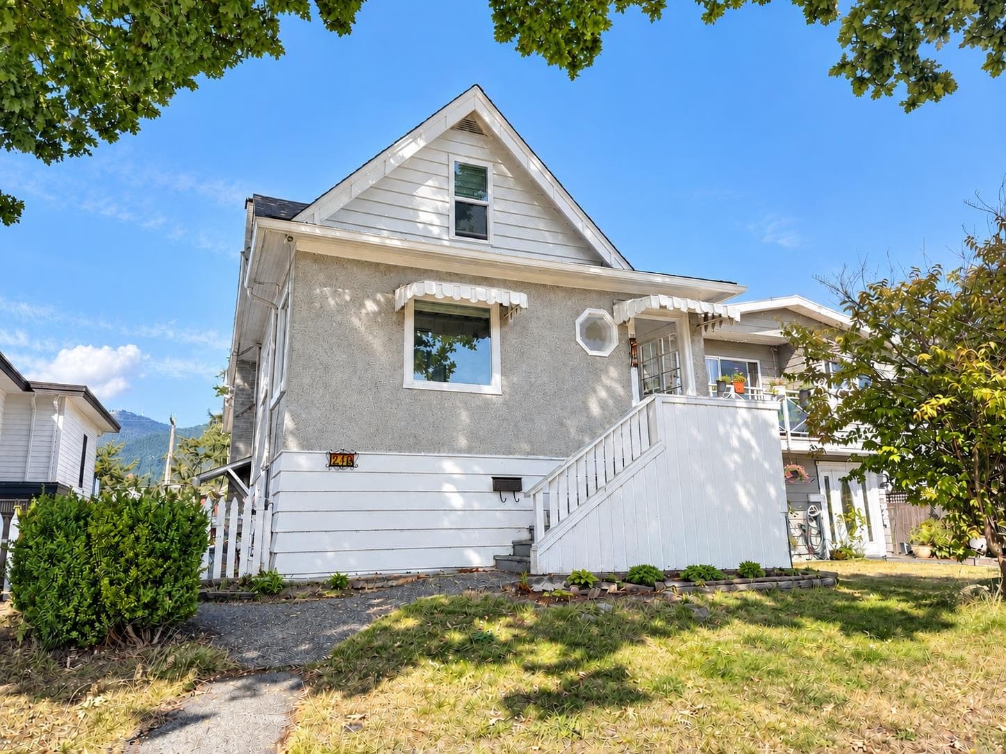 216 E 18th Street, North Vancouver