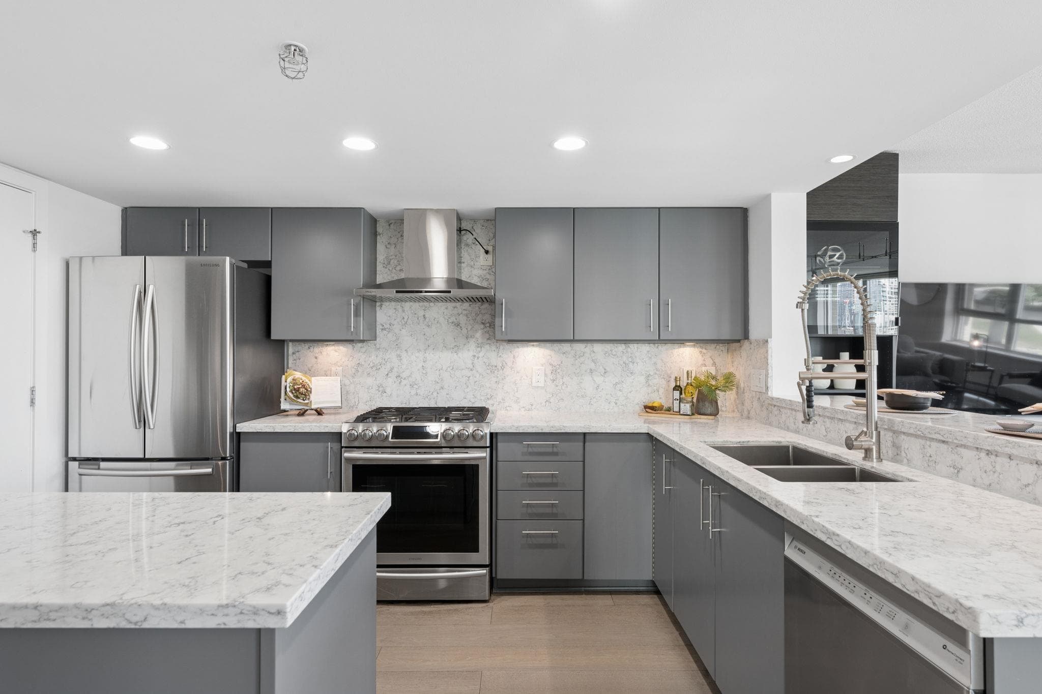 506 - 120 Milross Avenue, Vancouver, V6A 4K7 — photo 2