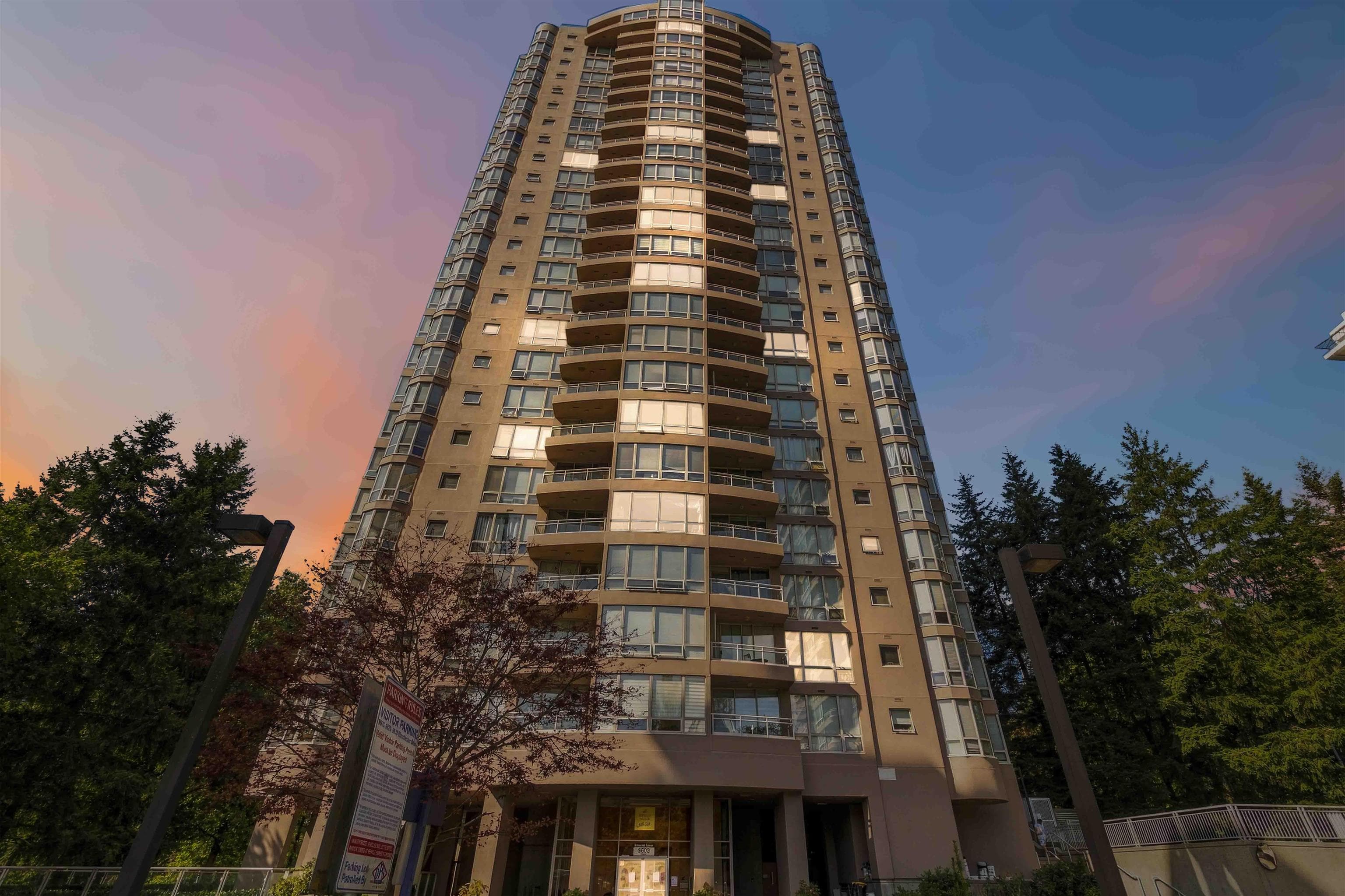 2205 - 9603 Manchester Drive, Burnaby