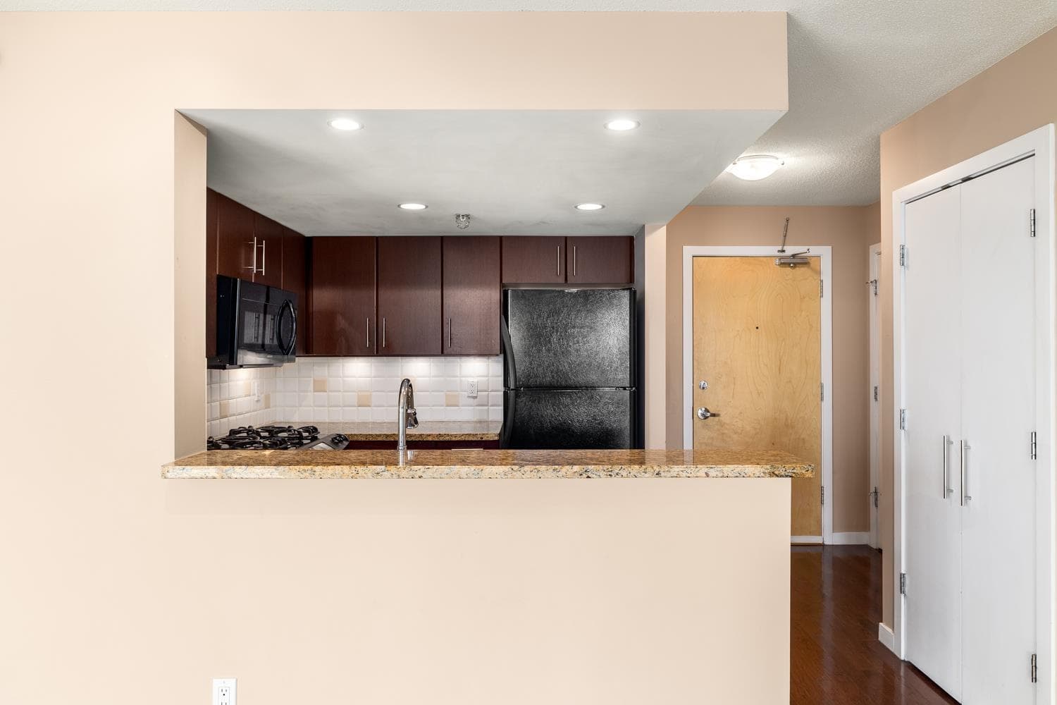 803 - 120 Milross Avenue, Vancouver, V6A 4K7 — photo 4