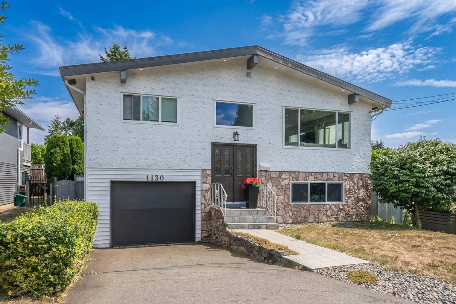 1130 Maple Street, White Rock, V4B 4M6 — photo 2