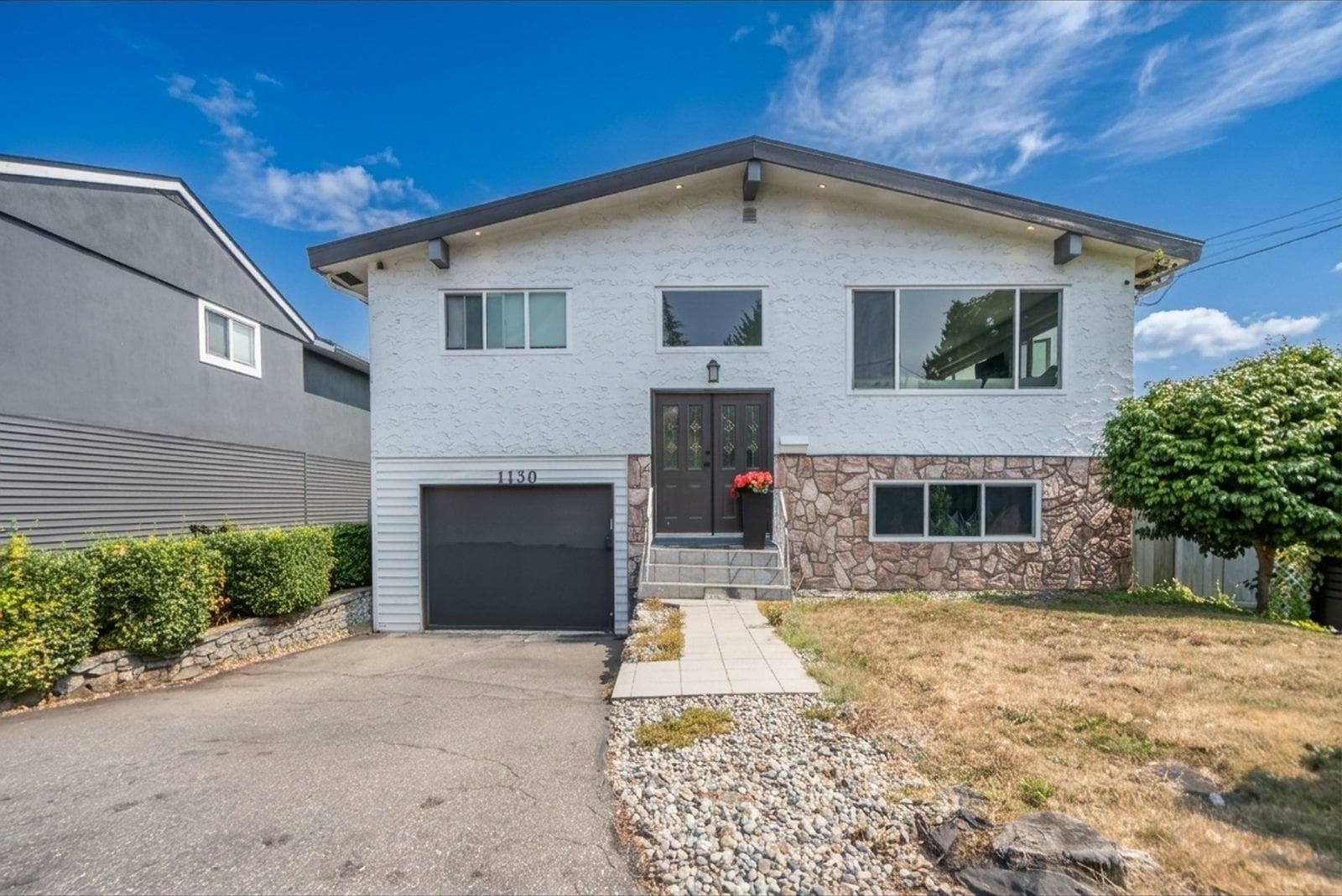 1130 Maple Street, White Rock, V4B 4M6 — photo 1