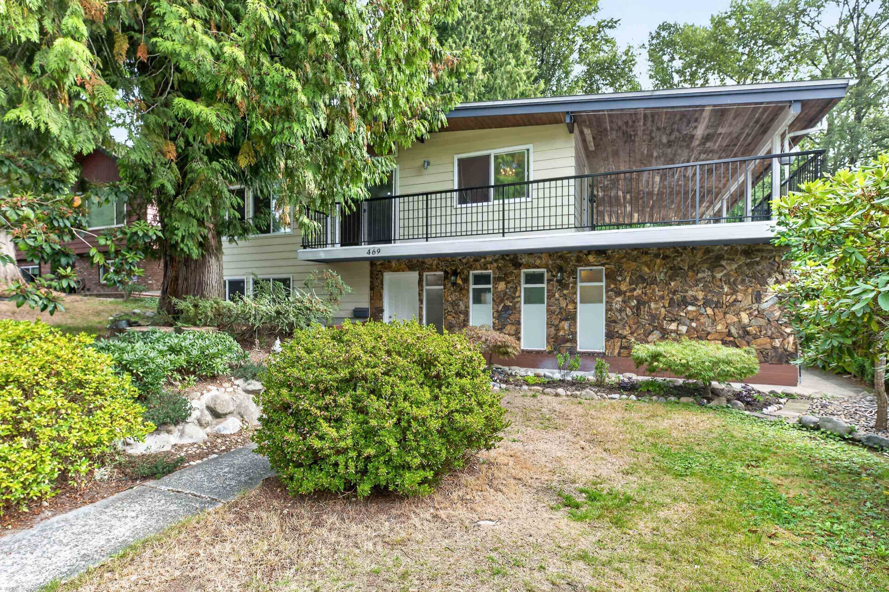 469 Laurentian Crescent, Coquitlam, V3K 1Y9 — photo 1
