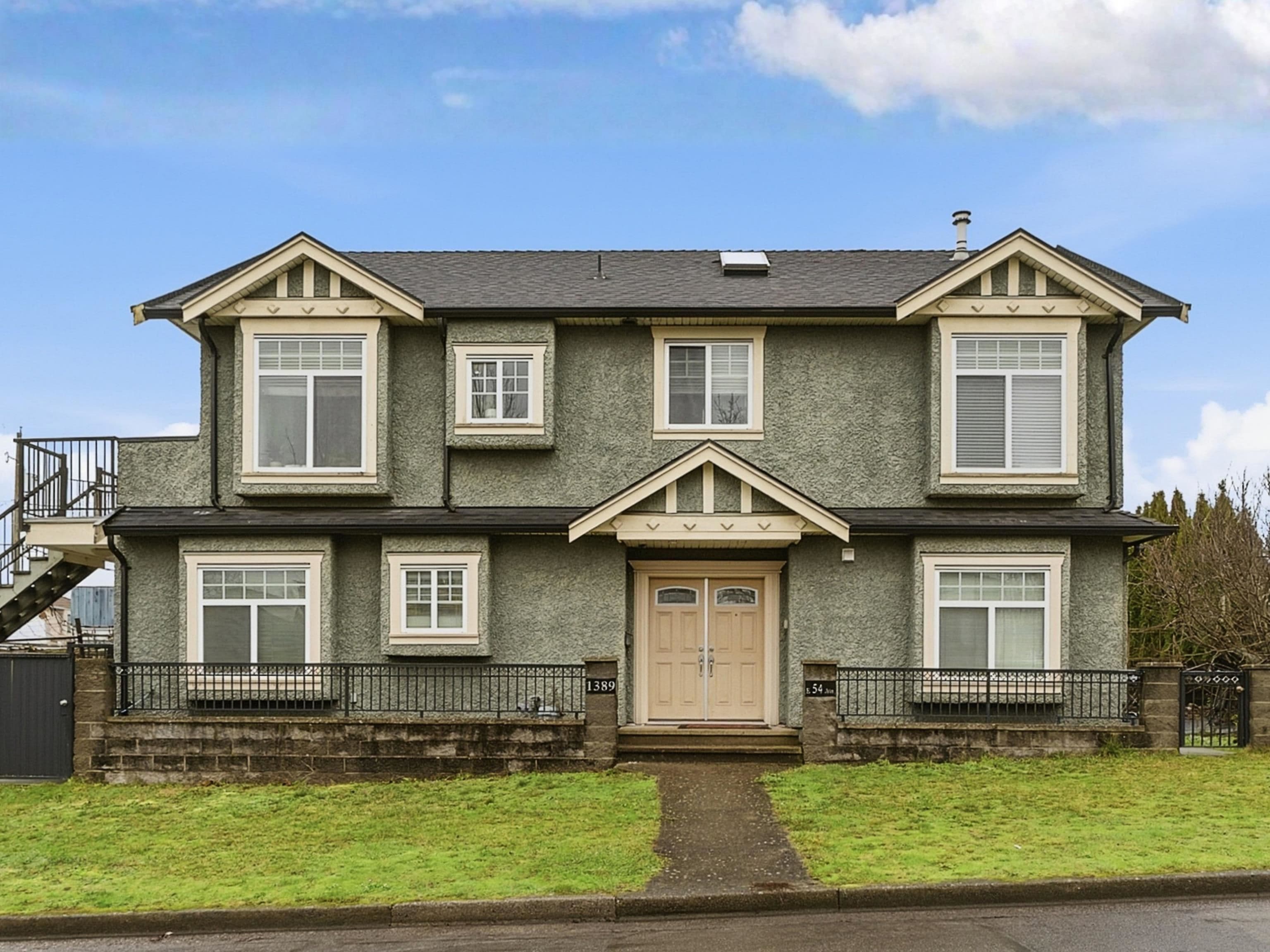 1389 E 54th Avenue, Vancouver, V5X 1M3 — photo 1