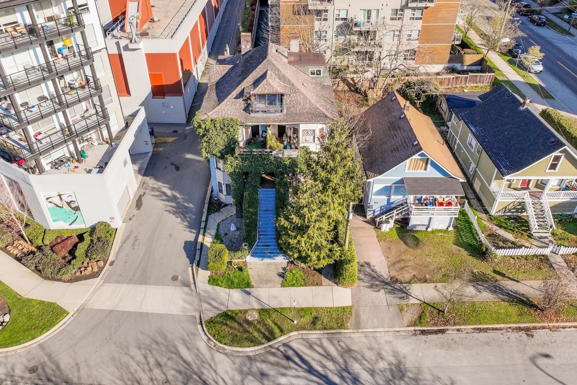 160 E 10th Street, North Vancouver, V7L 2C8 — photo 2