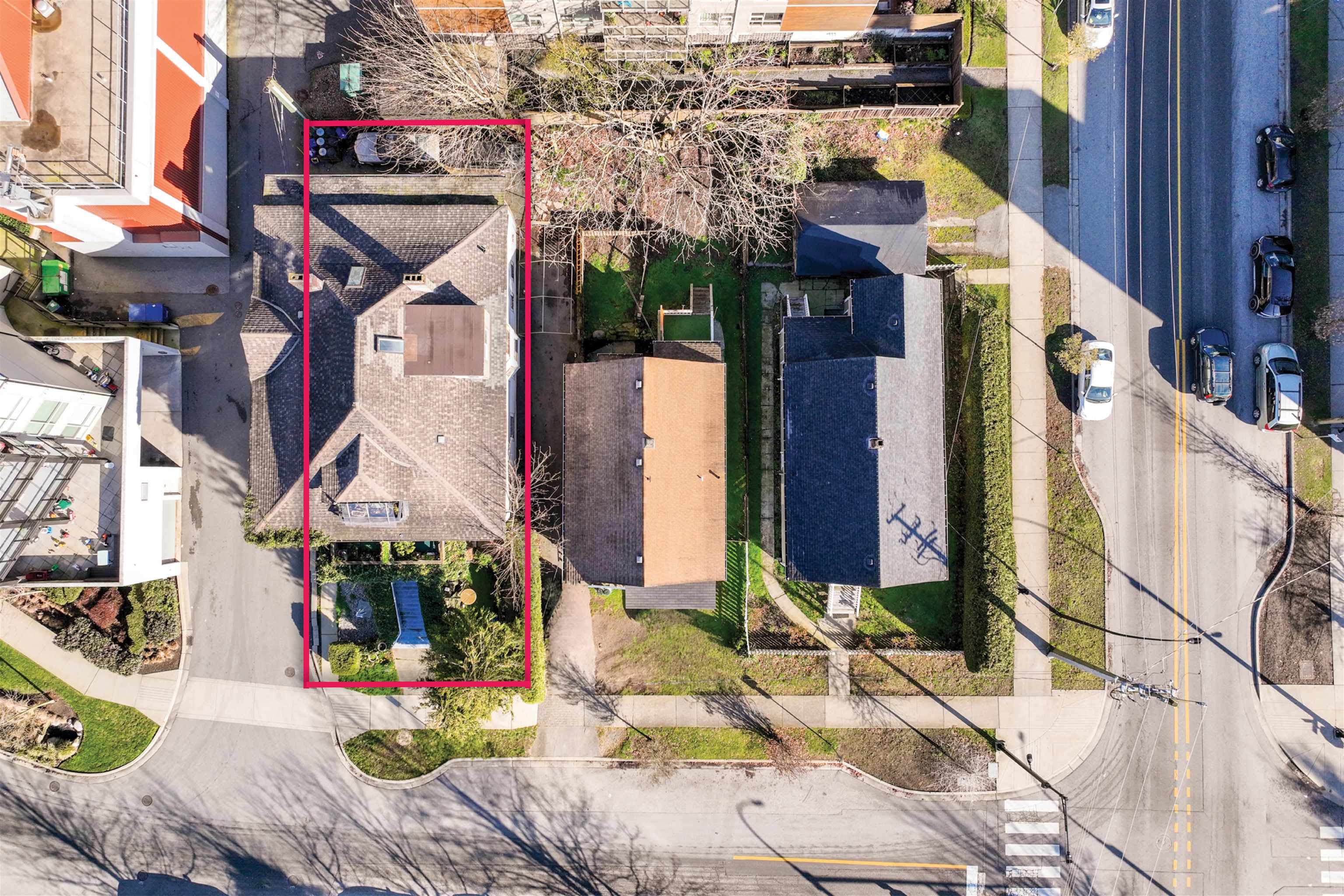 160 E 10th Street, North Vancouver, V7L 2C8 — photo 1