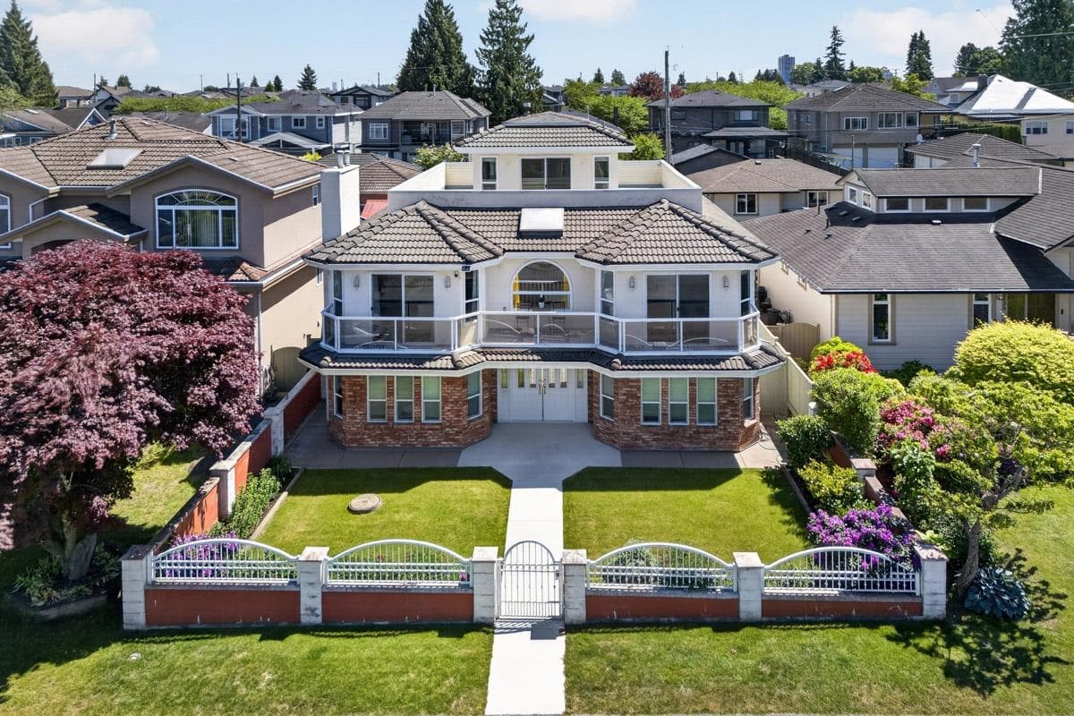 8026 18th Avenue, Burnaby, V3N 1J8 — photo 1