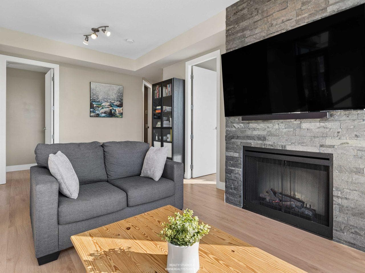 901 - 9300 University Crescent, Burnaby, V5A 4X9 — photo 4