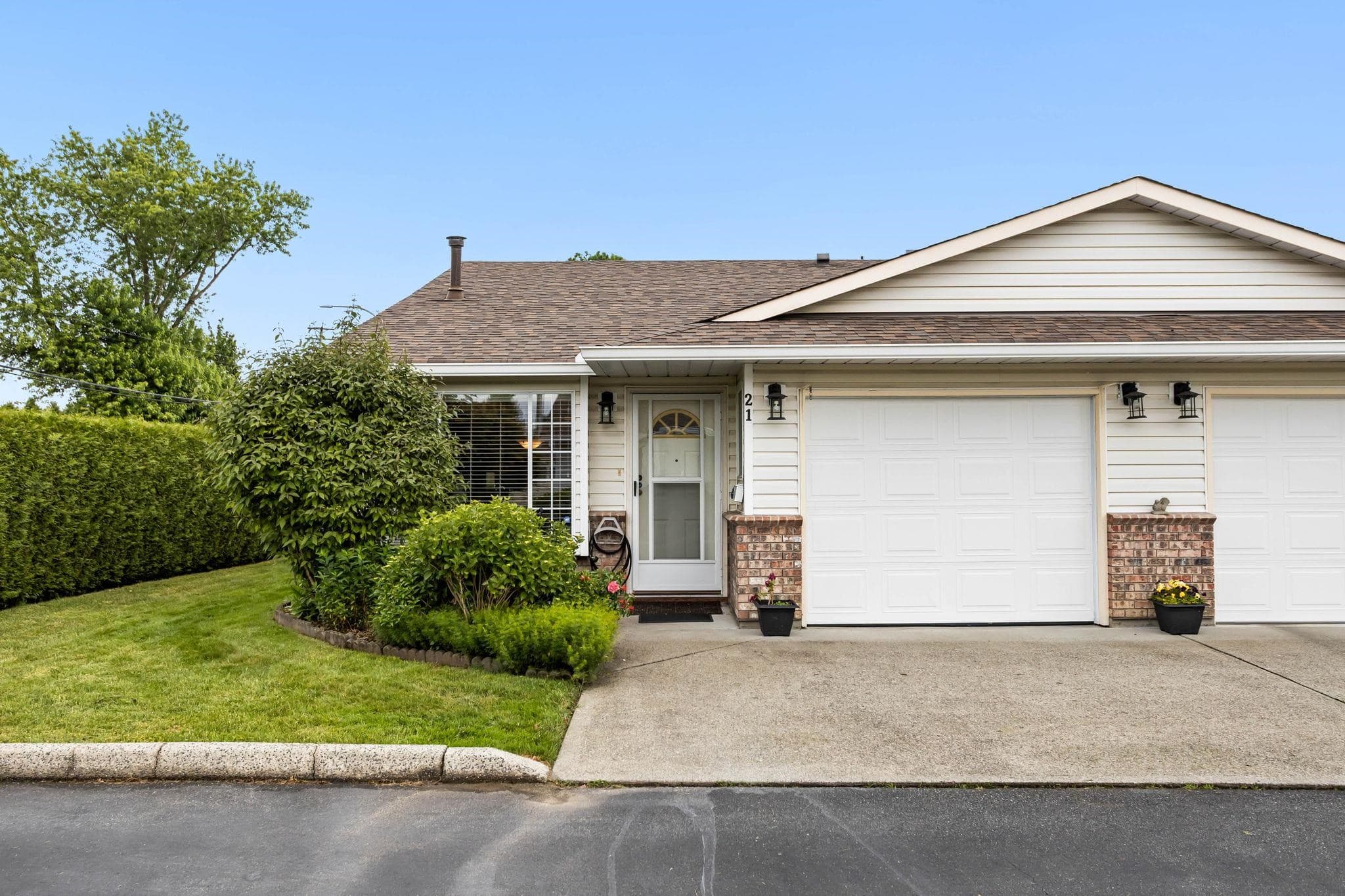 21 - 12276 189a Street, Pitt Meadows, V3Y 2G2 — photo 1