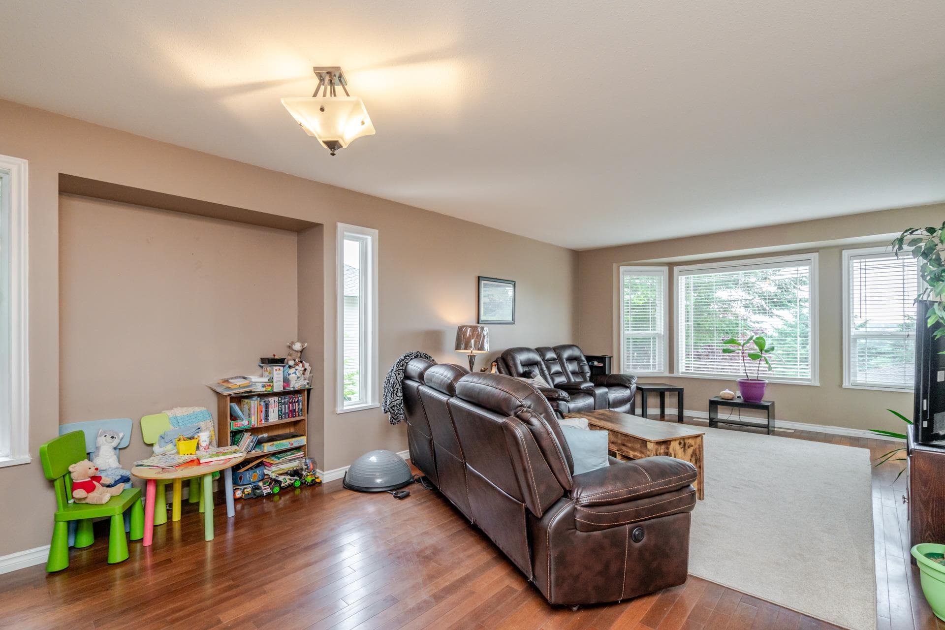 35543 Dina Place, Abbotsford, V3G 1L7 — photo 5