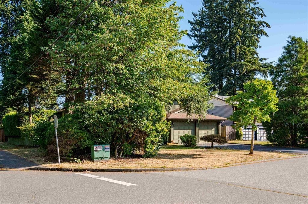 14603 101a Avenue, Surrey, V3R 7E2 — photo 2