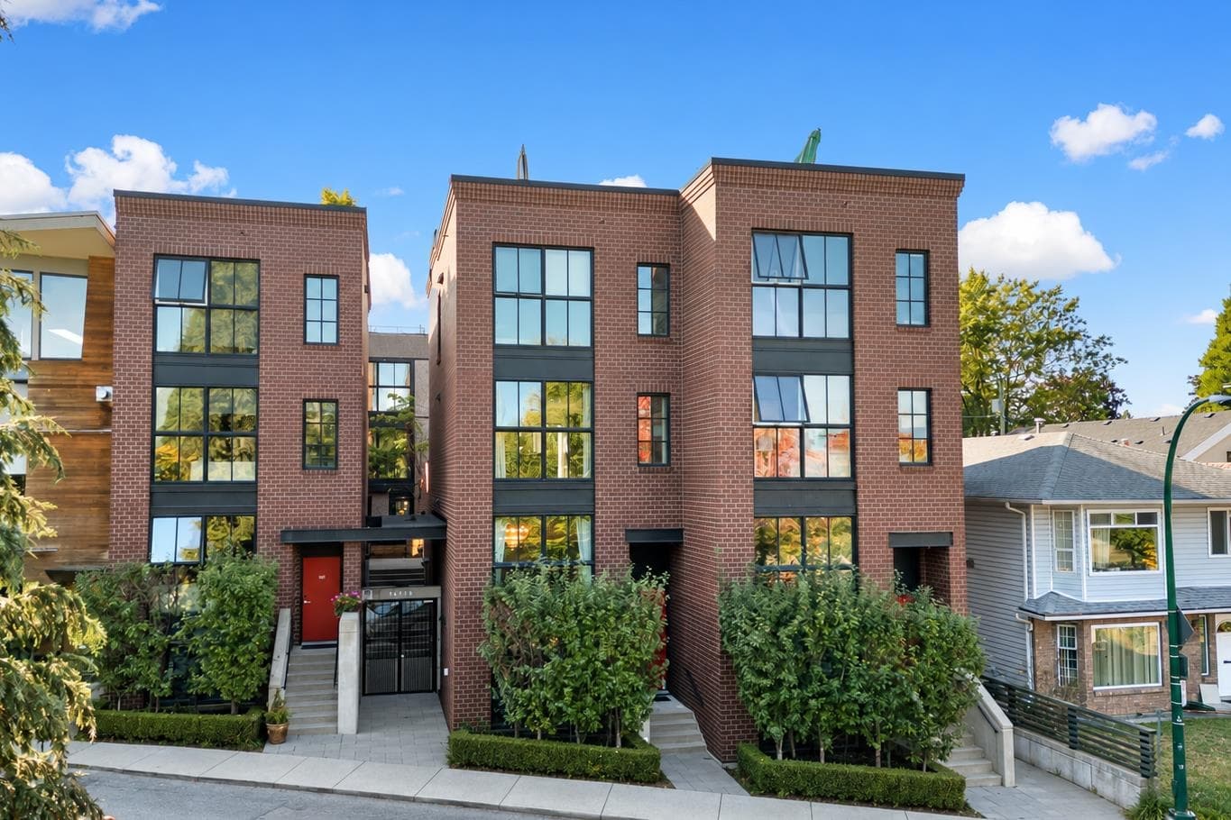 3431 Porter Street, Vancouver, V5N 4H2 — photo 1