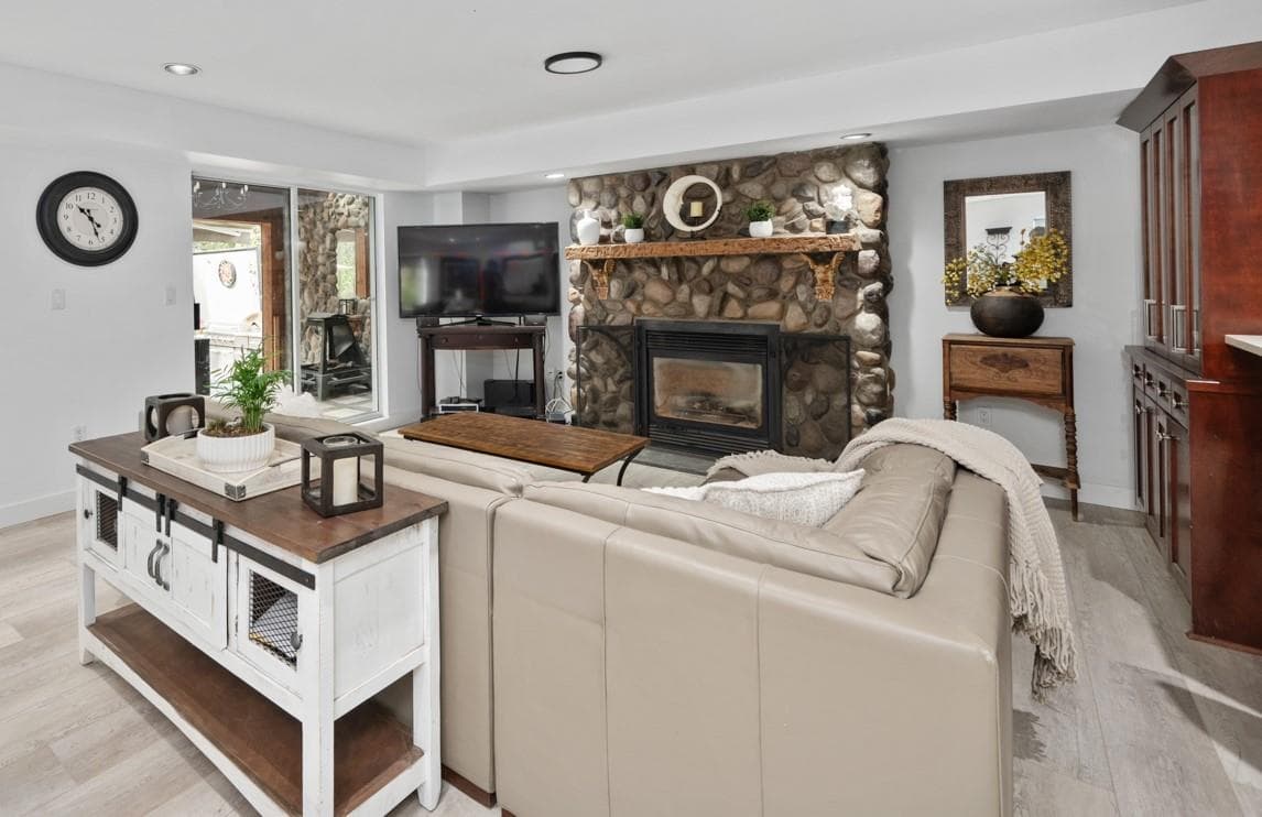 22186 124th Avenue, Maple Ridge, V2X 4J3 — photo 2