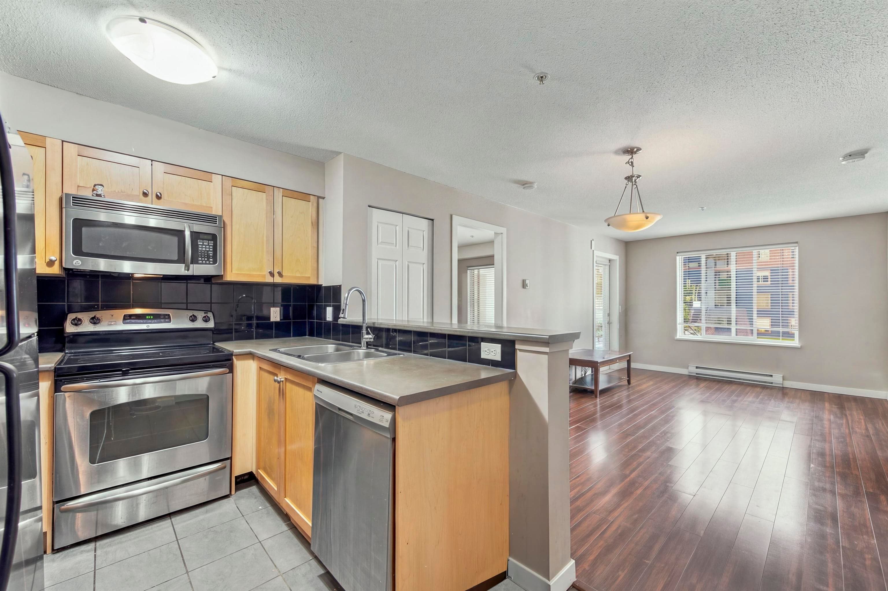 3318 - 240 Sherbrooke Street, New Westminster, V3L 3M2 — photo 1
