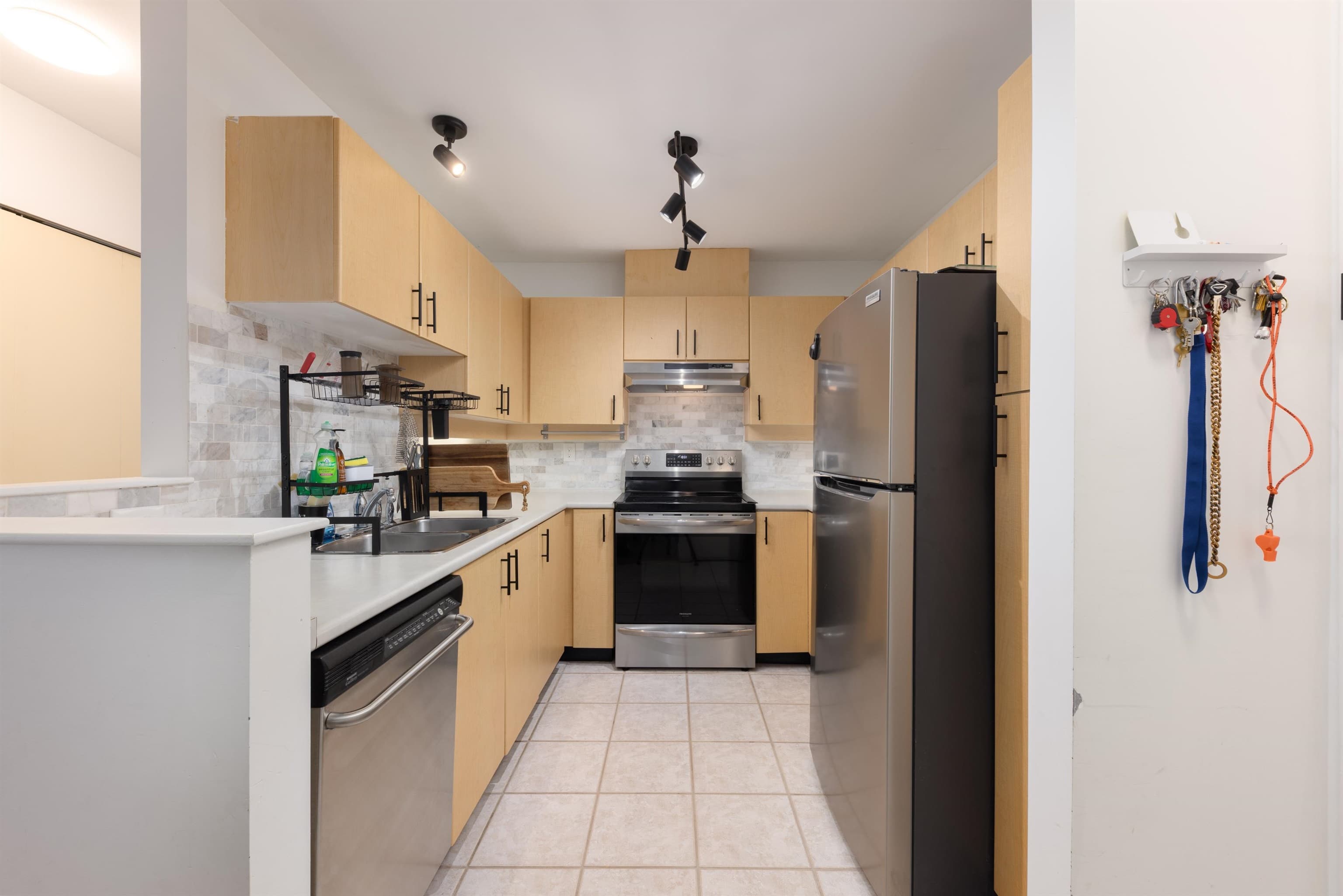 415 - 7038 21st Avenue, Burnaby, V5E 2Y9 — photo 2