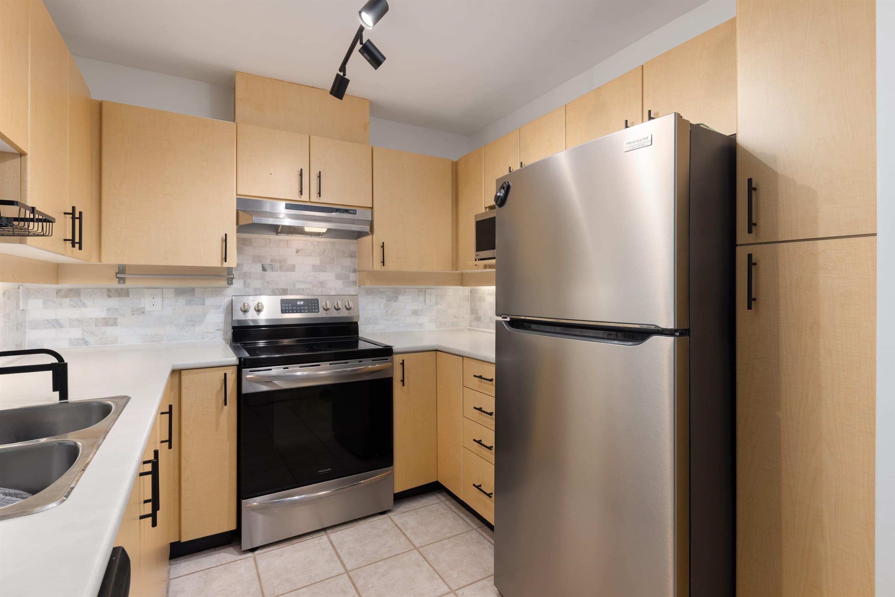 415 - 7038 21st Avenue, Burnaby, V5E 2Y9 — photo 3