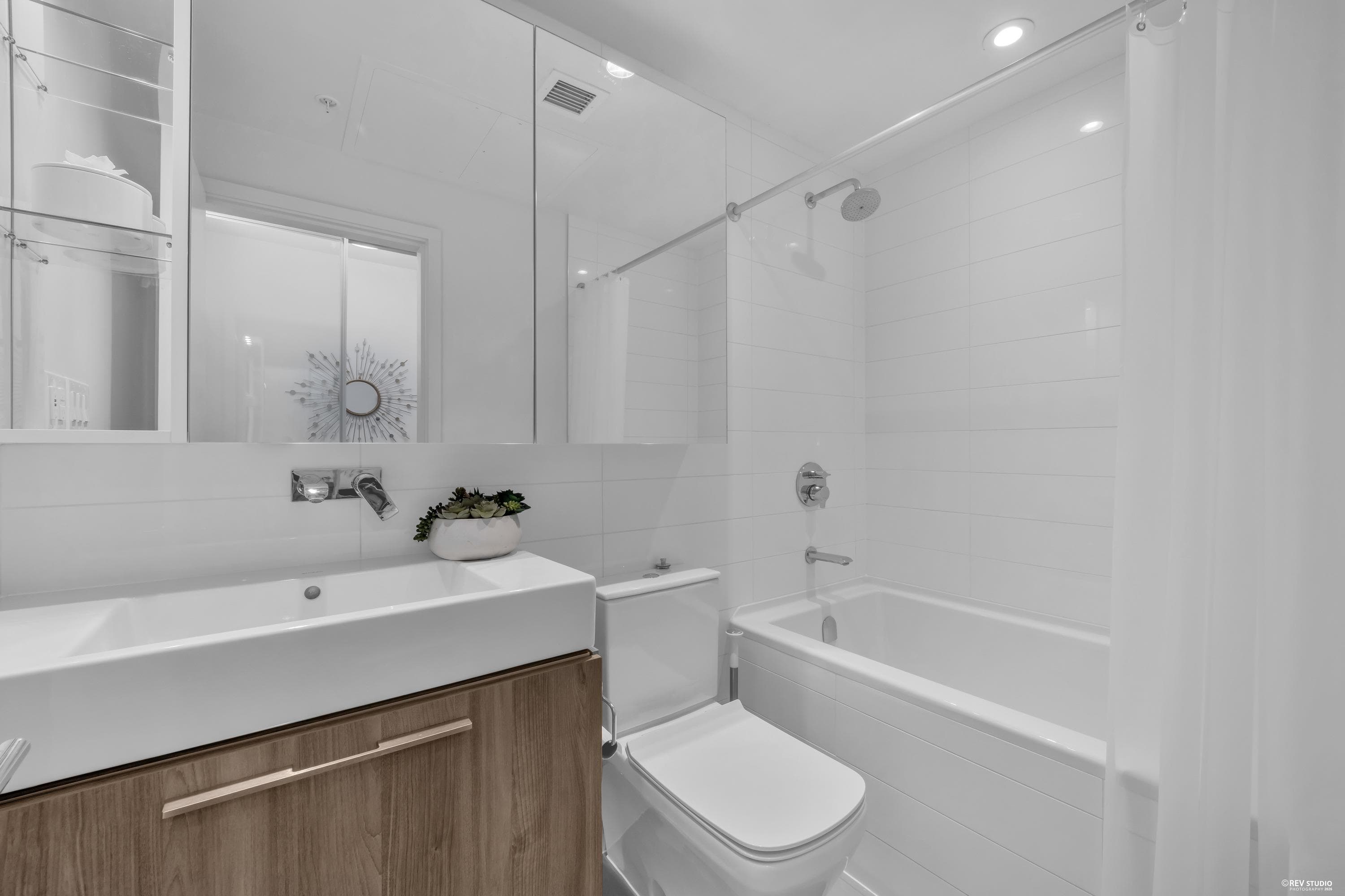5704 - 1955 Alpha Way, Burnaby, V5C 0K6 — photo 4