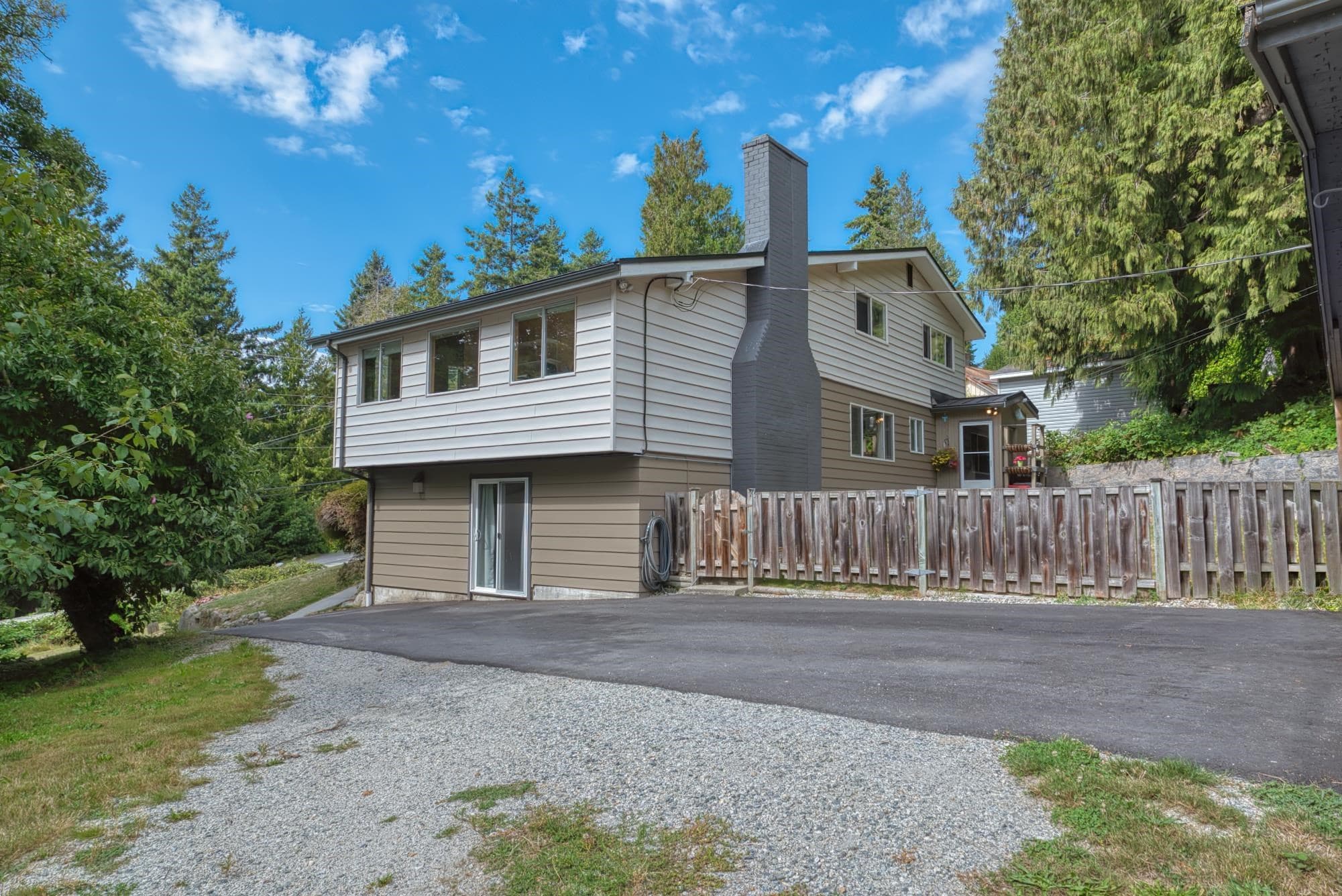 4898 Sunshine Coast Highway, Sechelt, V7Z 0B7 — photo 2