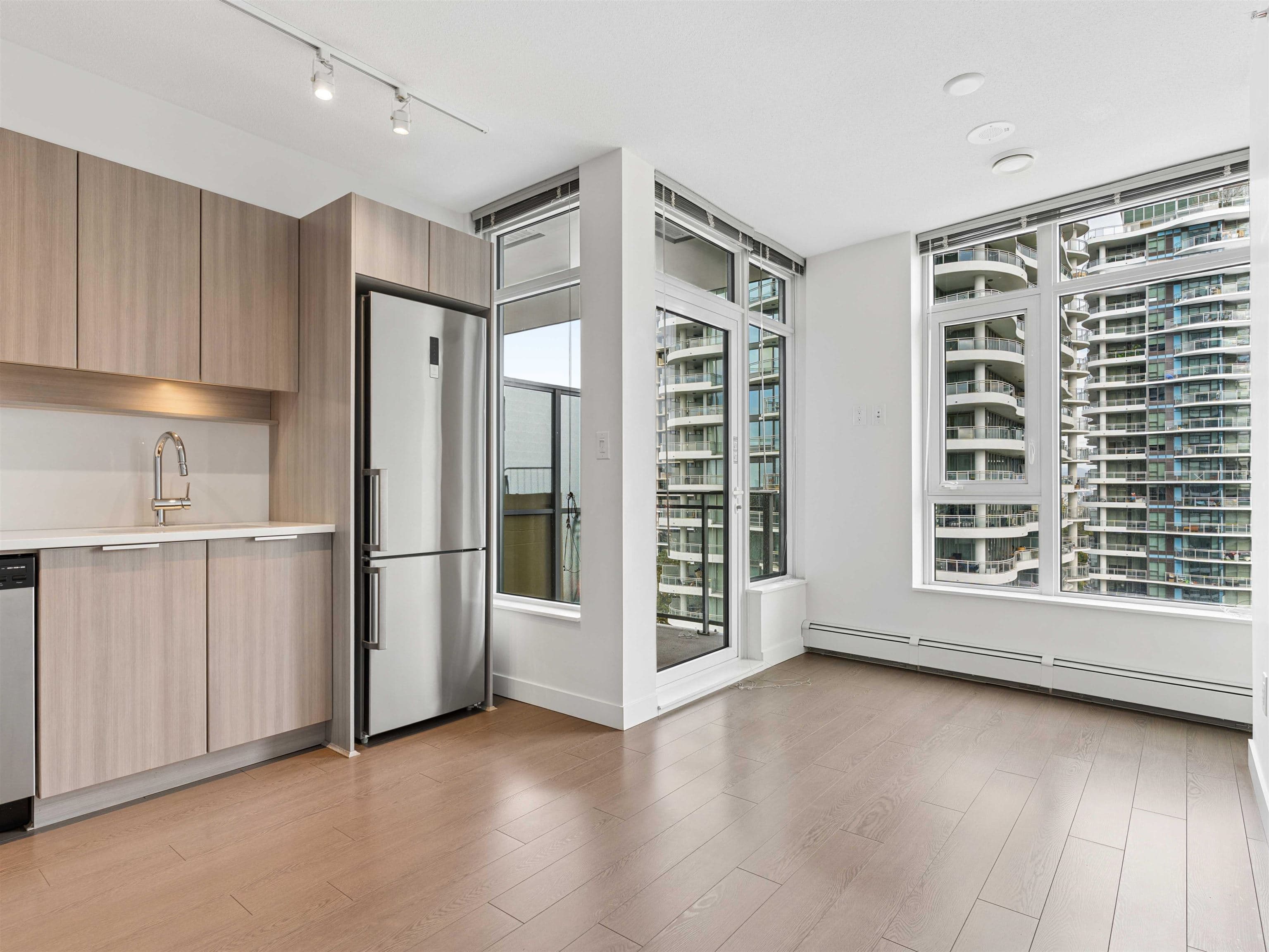 1413 - 13308 Central Avenue, Surrey, V3T 0M4 — photo 3