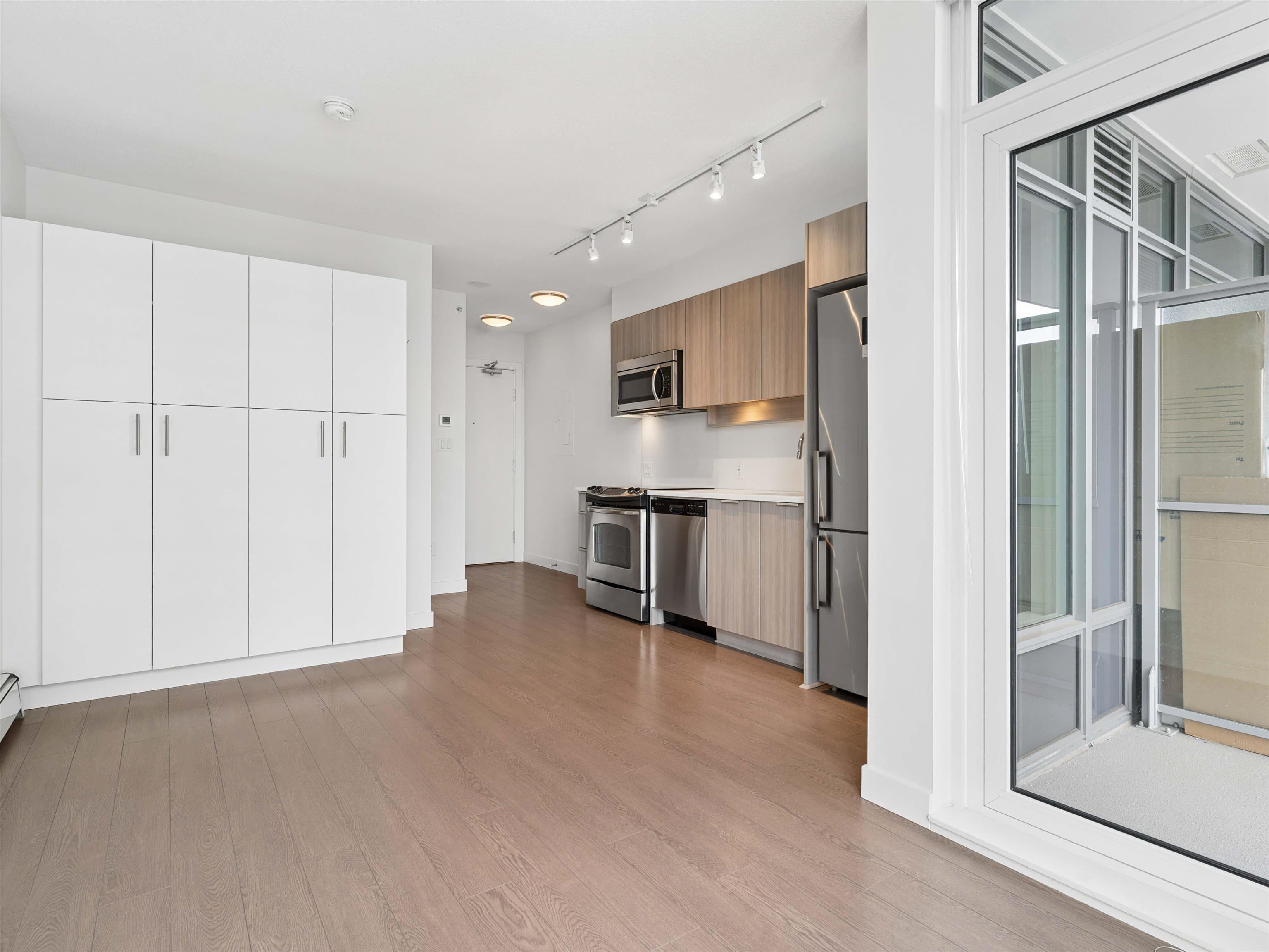 1413 - 13308 Central Avenue, Surrey, V3T 0M4 — photo 5