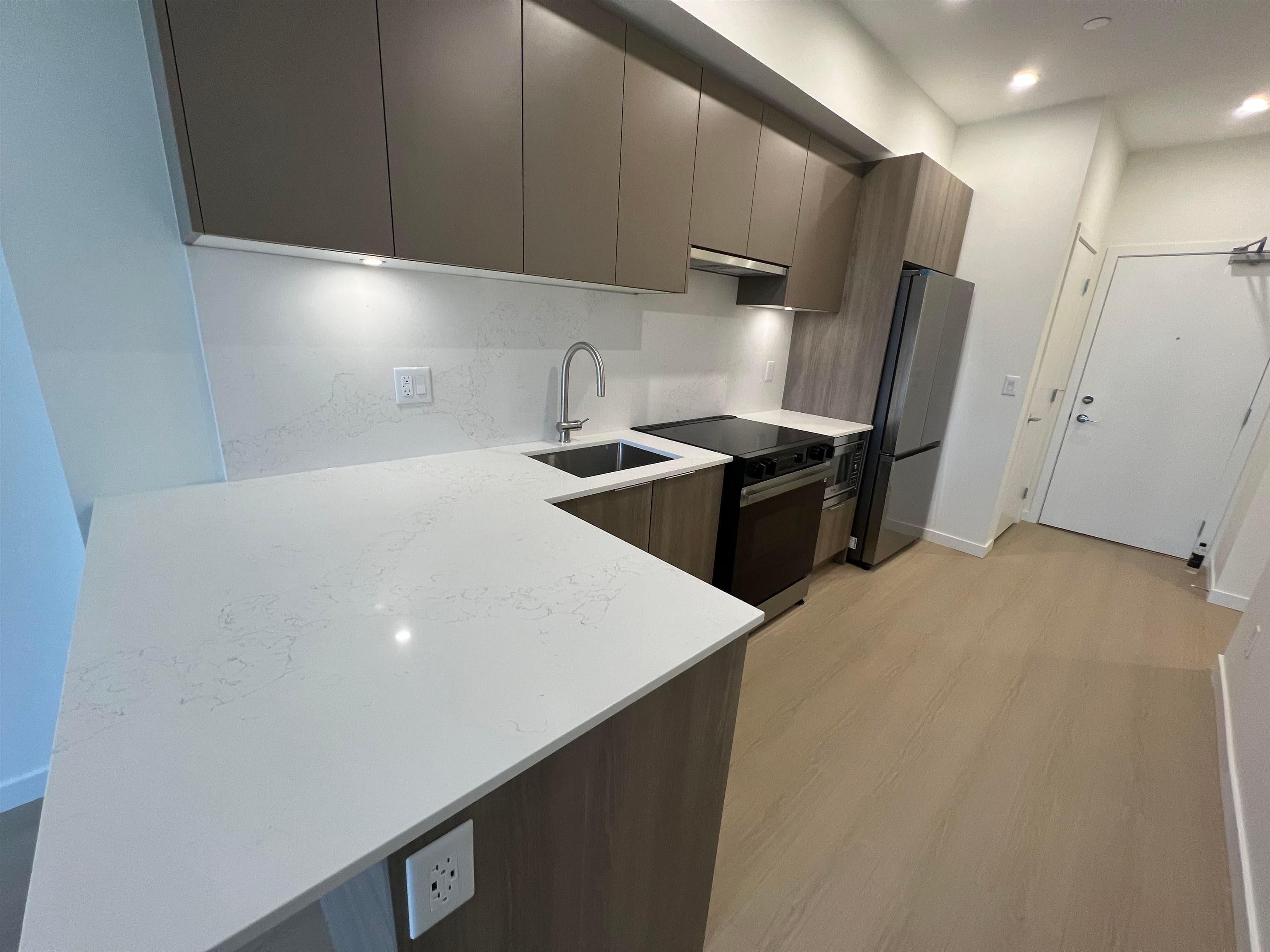 E609 - 10828 139a Street, Surrey, V3R 0H3 — photo 2