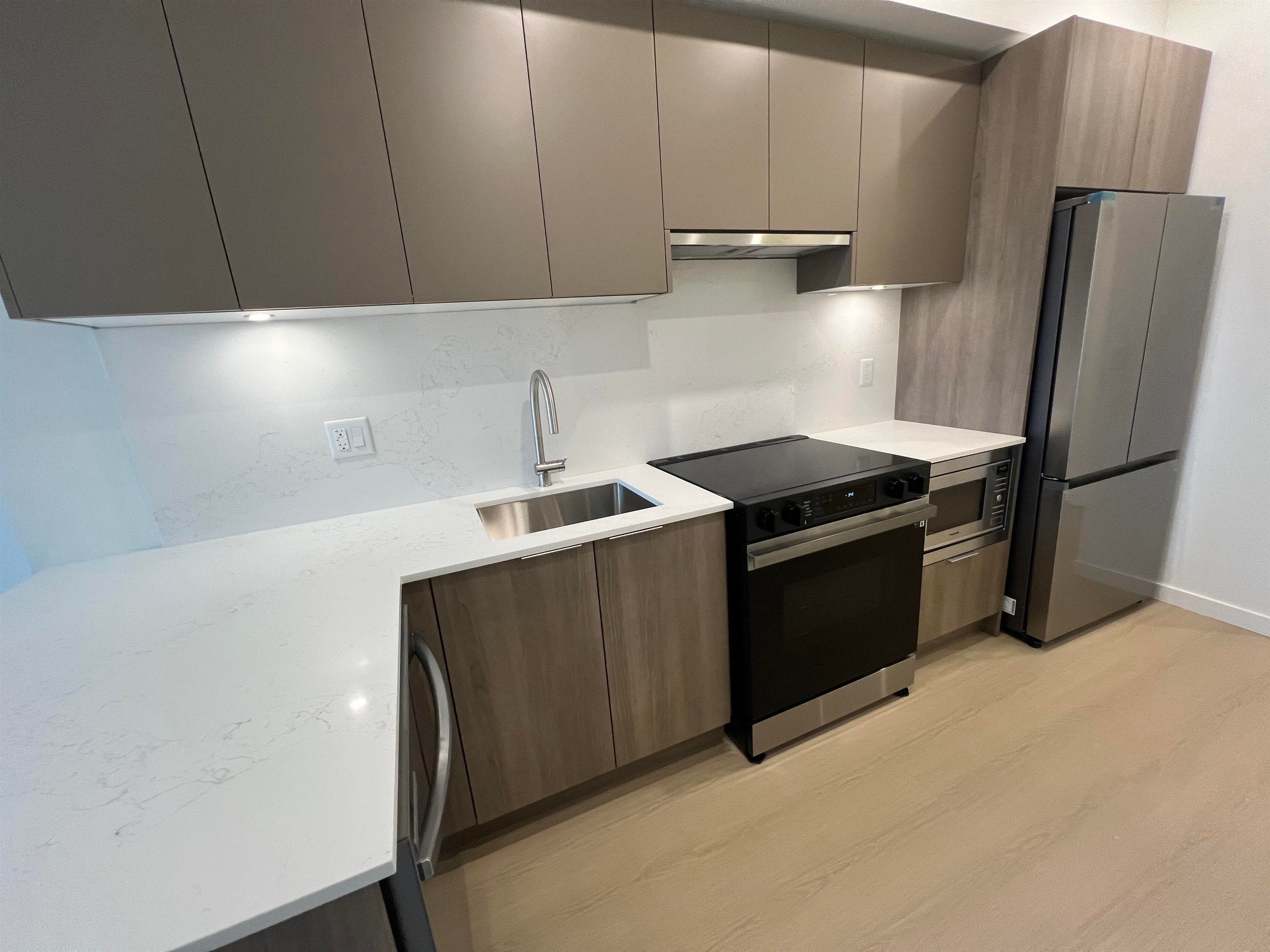 E609 - 10828 139a Street, Surrey, V3R 0H3 — photo 3