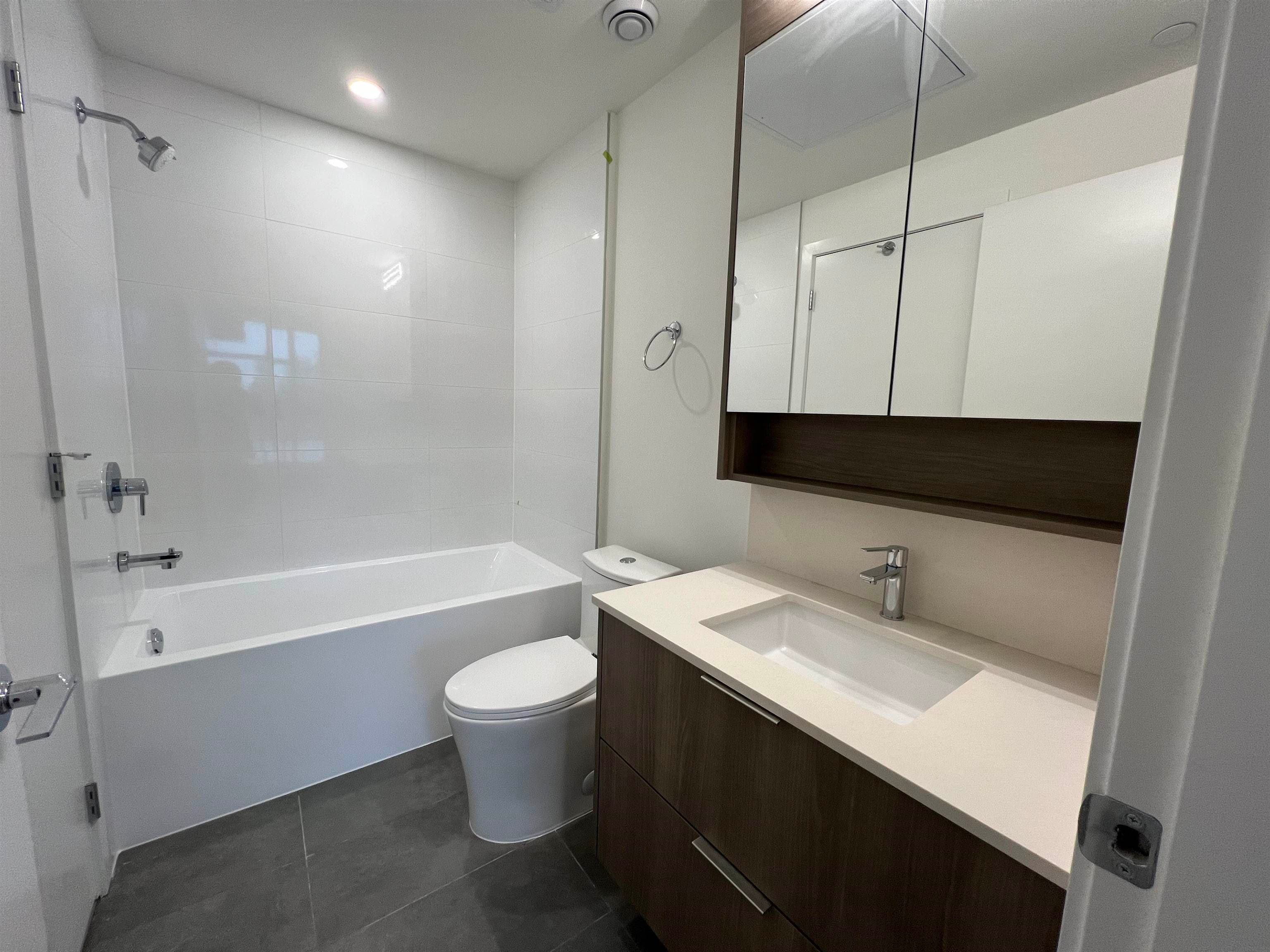 E609 - 10828 139a Street, Surrey, V3R 0H3 — photo 1