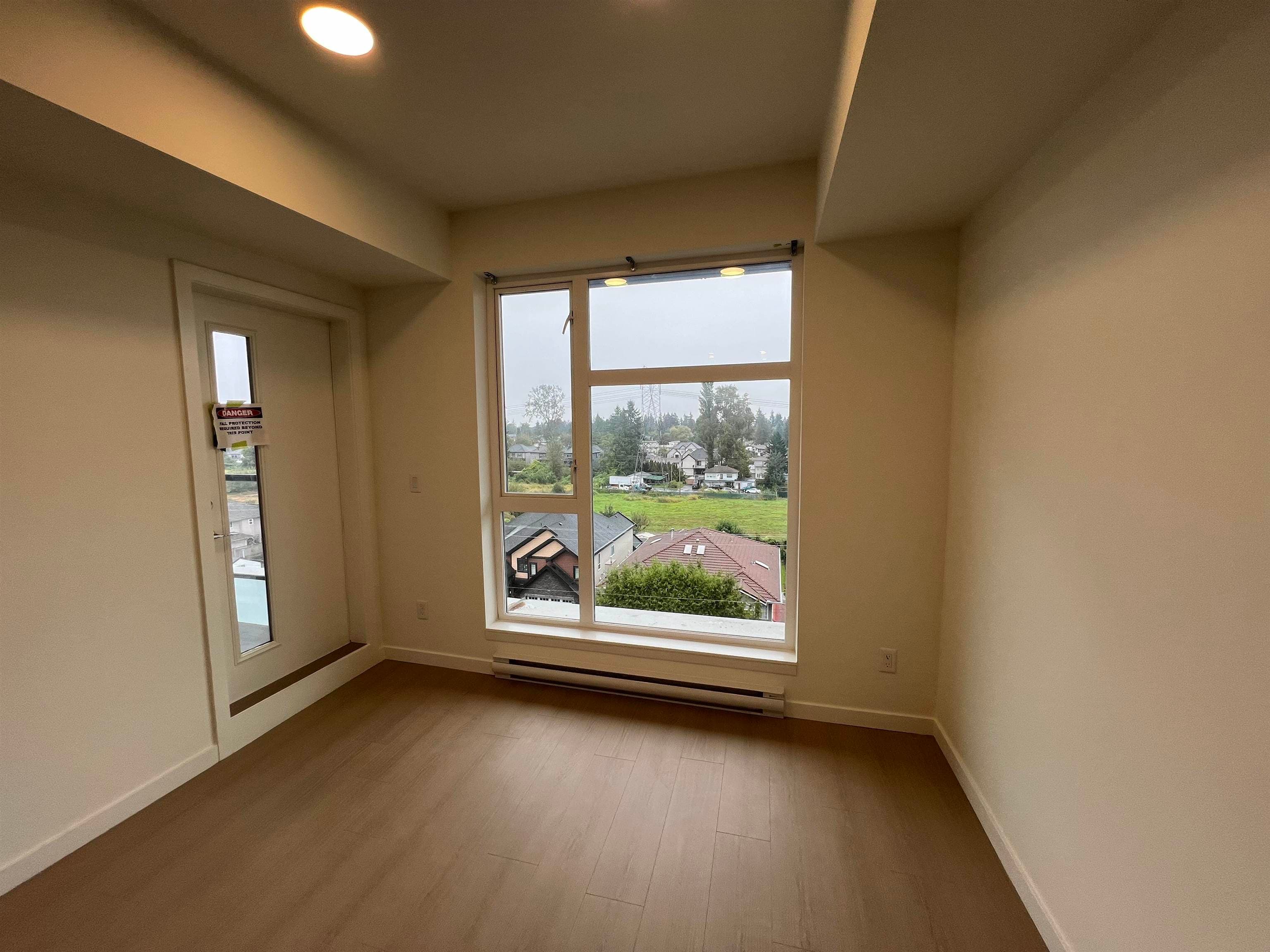 E609 - 10828 139a Street, Surrey, V3R 0H3 — photo 4