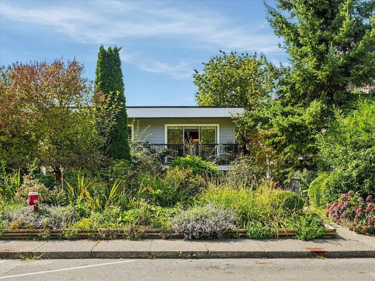 6 - 137 E 5th Street, North Vancouver, V7L 1L3 — photo 2