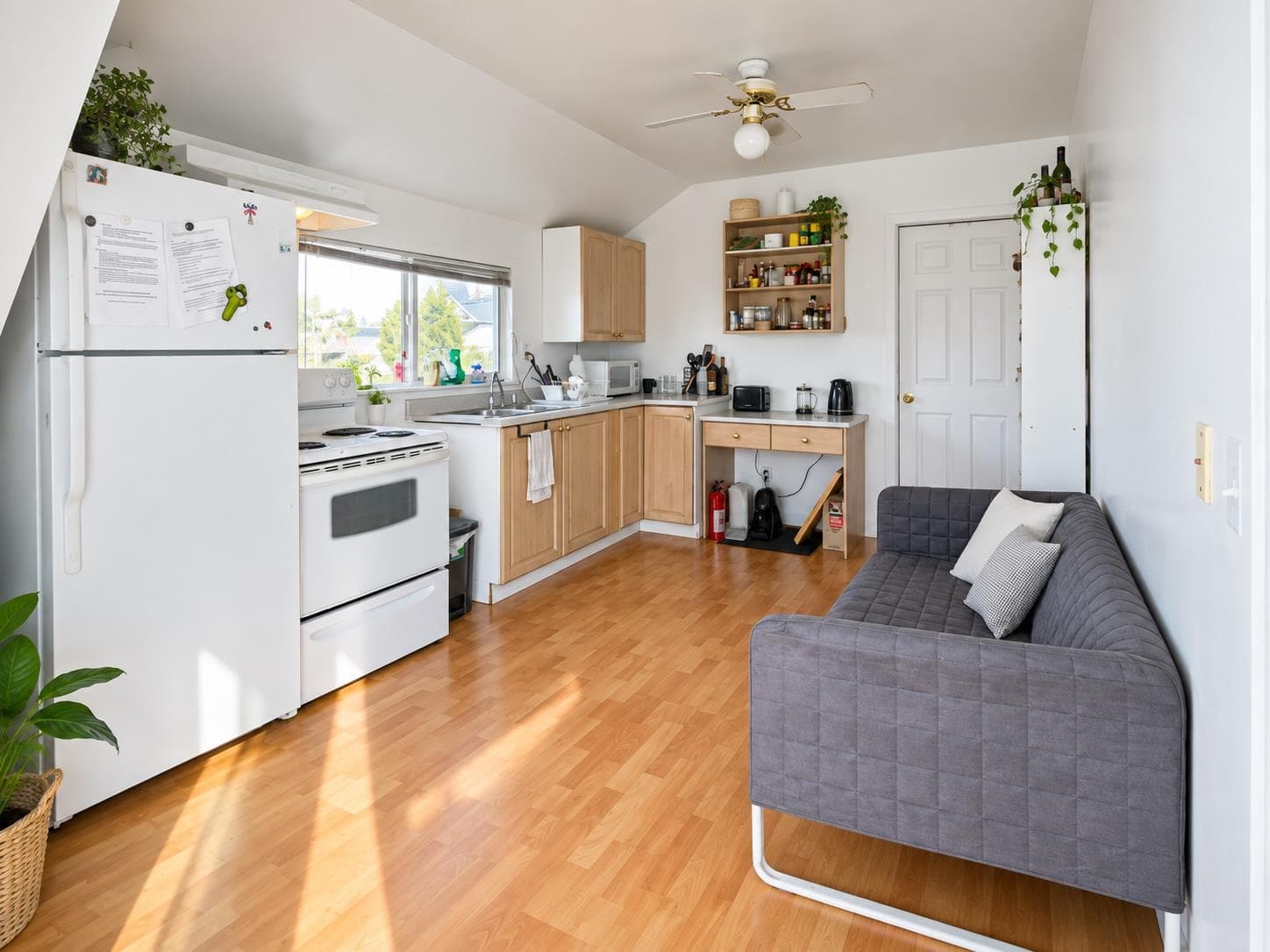 Top - 4265 Slocan Street, Vancouver, V5R 1Z2 — photo 2