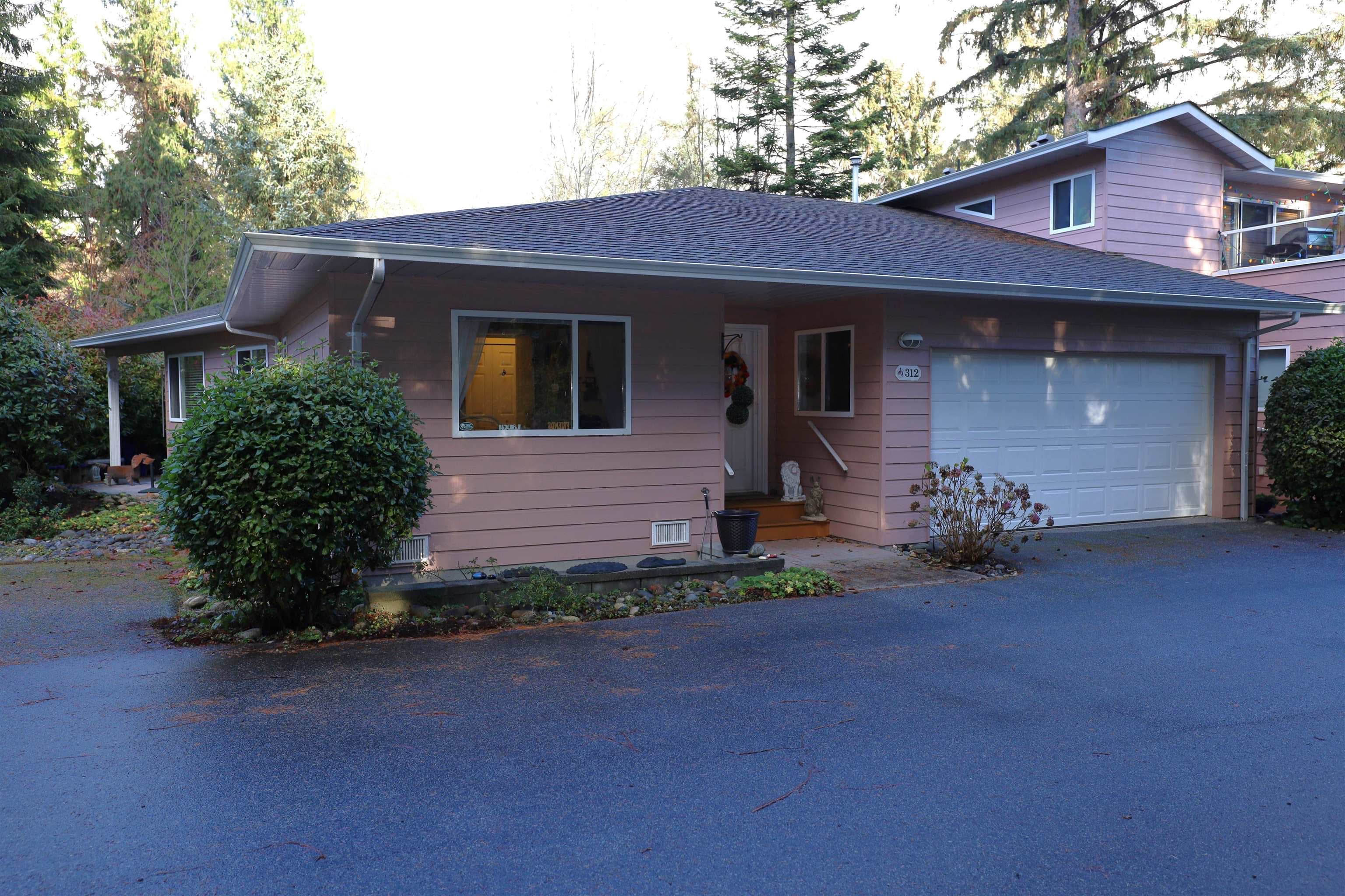 312 - 1585 Field Road, Sechelt, V7Z 0H1 — photo 3