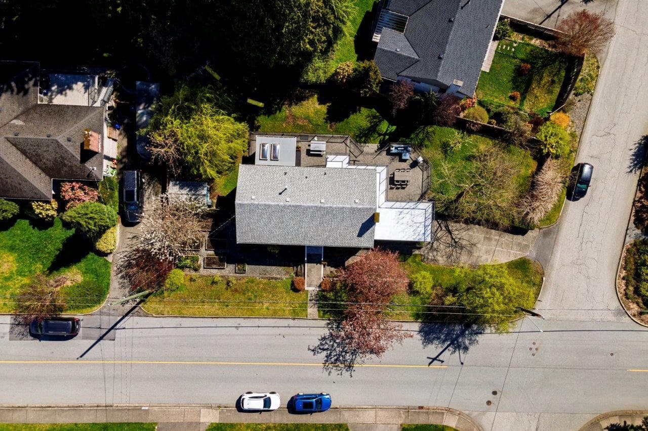 2094 Viewlynn Drive, North Vancouver, V7J 2W8 — photo 5