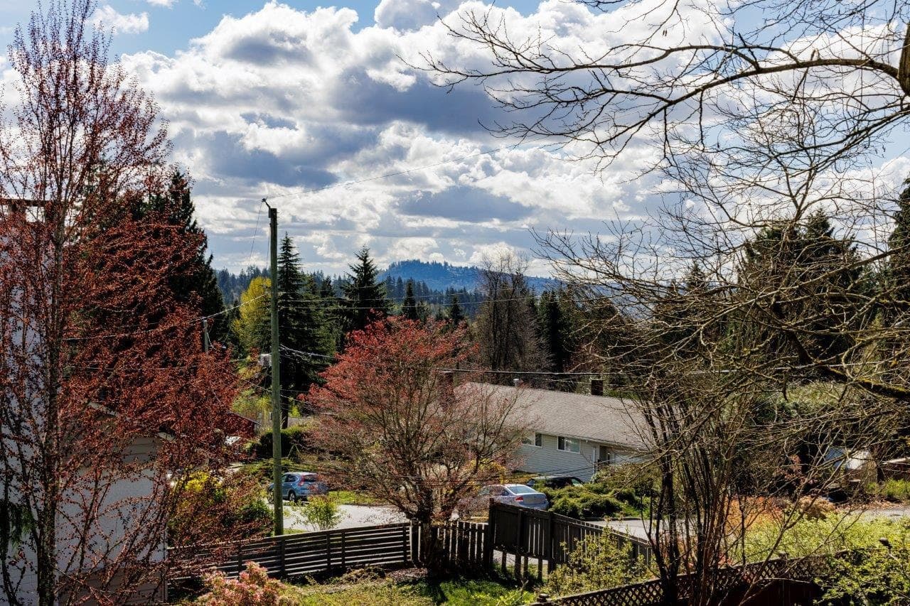 2094 Viewlynn Drive, North Vancouver, V7J 2W8 — photo 4