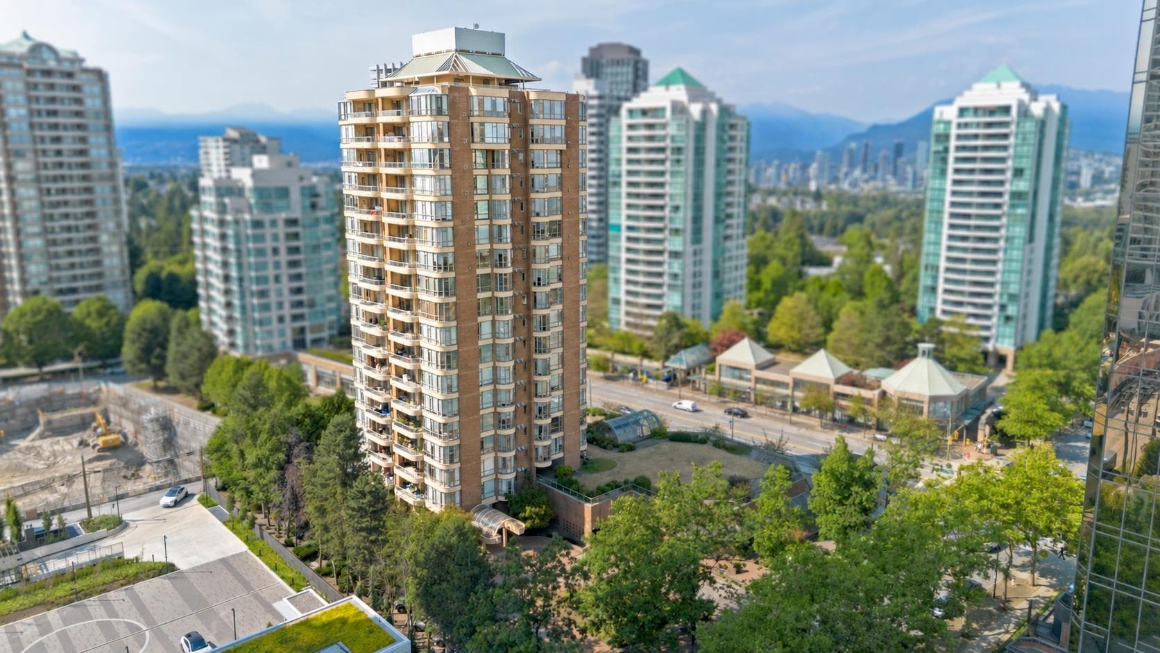 700 - 5967 Wilson Avenue, Burnaby, V5H 4N9 — photo 1
