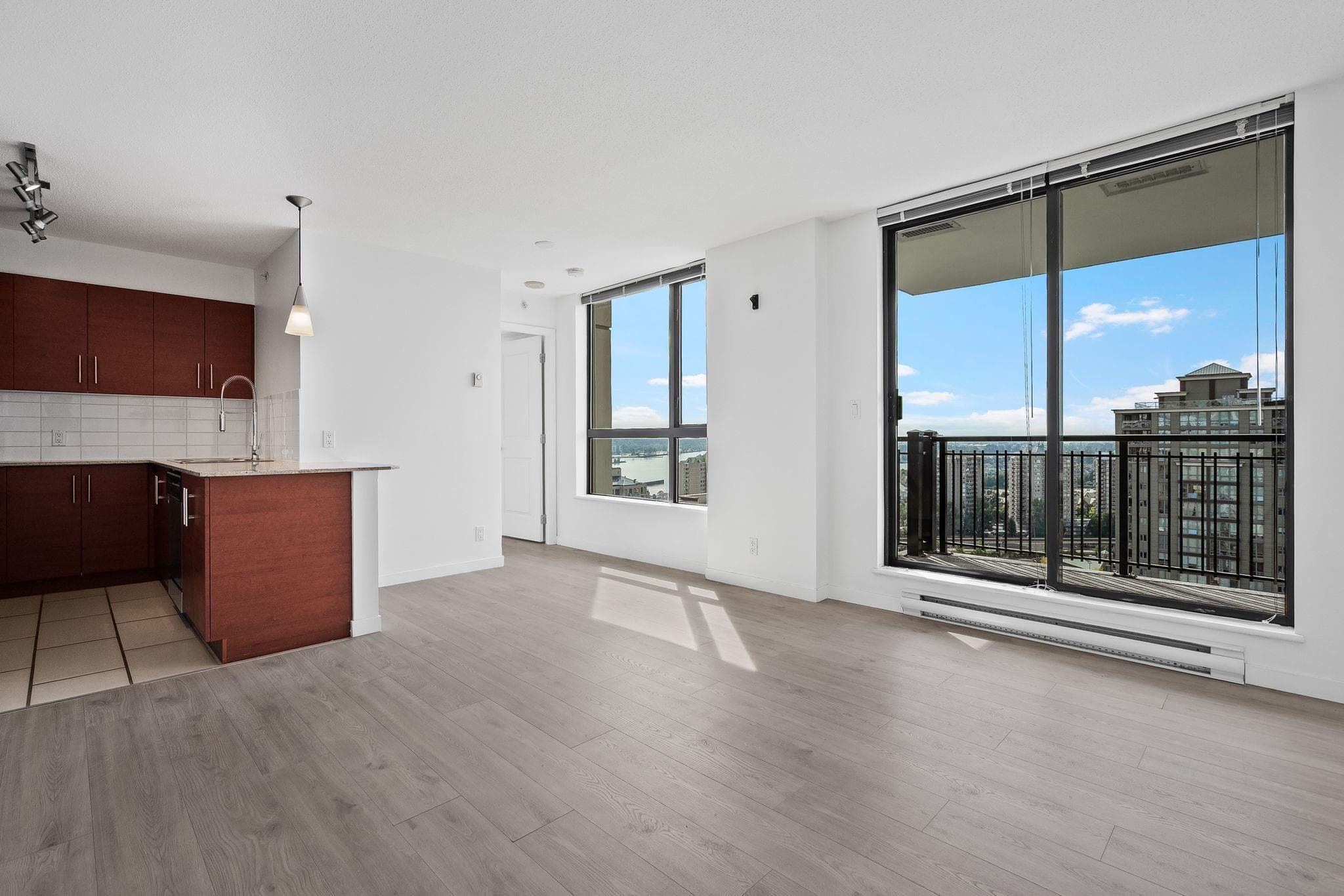 1203 - 814 Royal Avenue, New Westminster, V3M 1J9 — photo 4