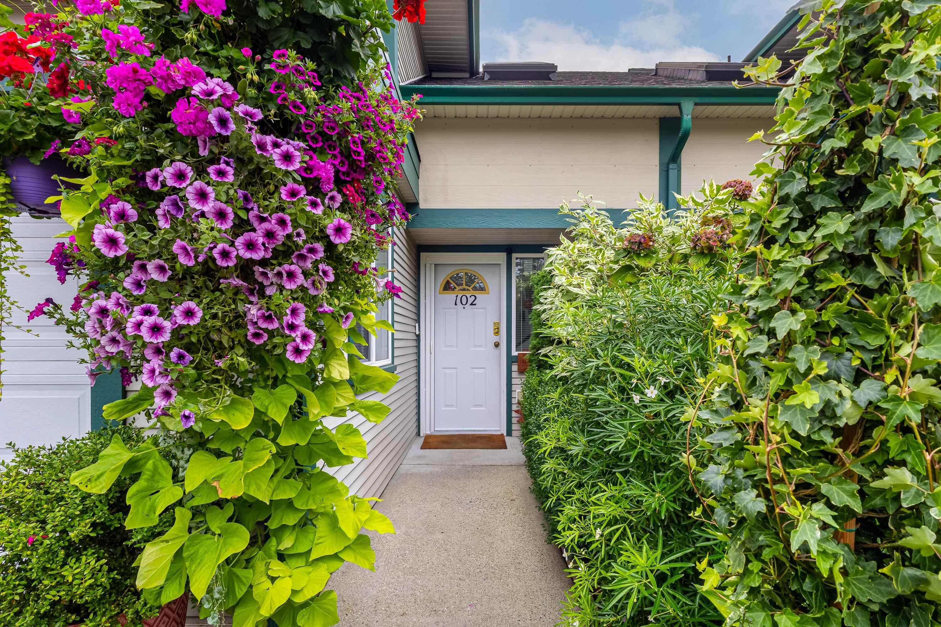 102 - 5711 Ebbtide Street, Sechelt, V7Z 0J5 — photo 2