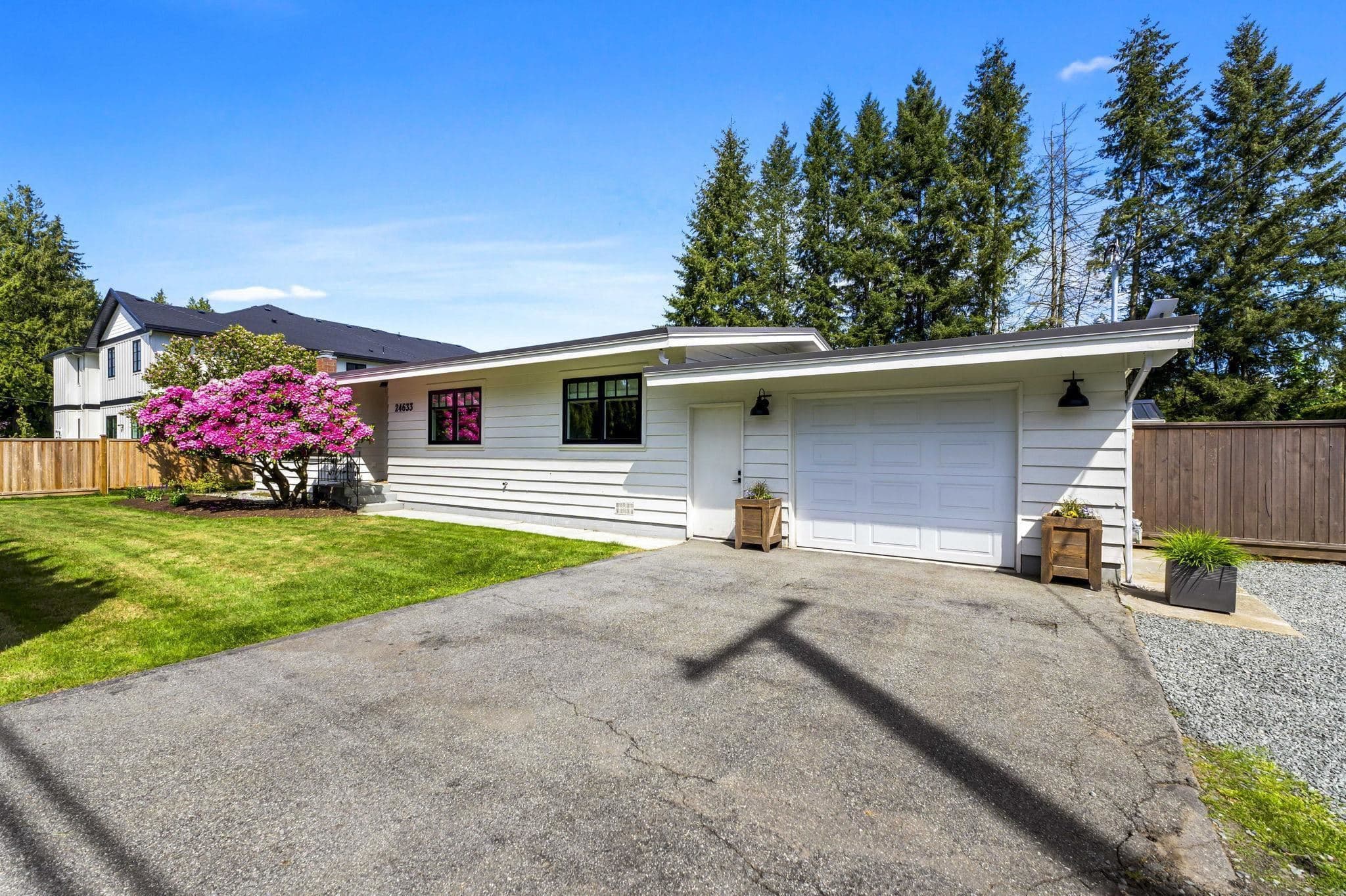 24633 56 Avenue, Langley, V2Z 1B9 — photo 1
