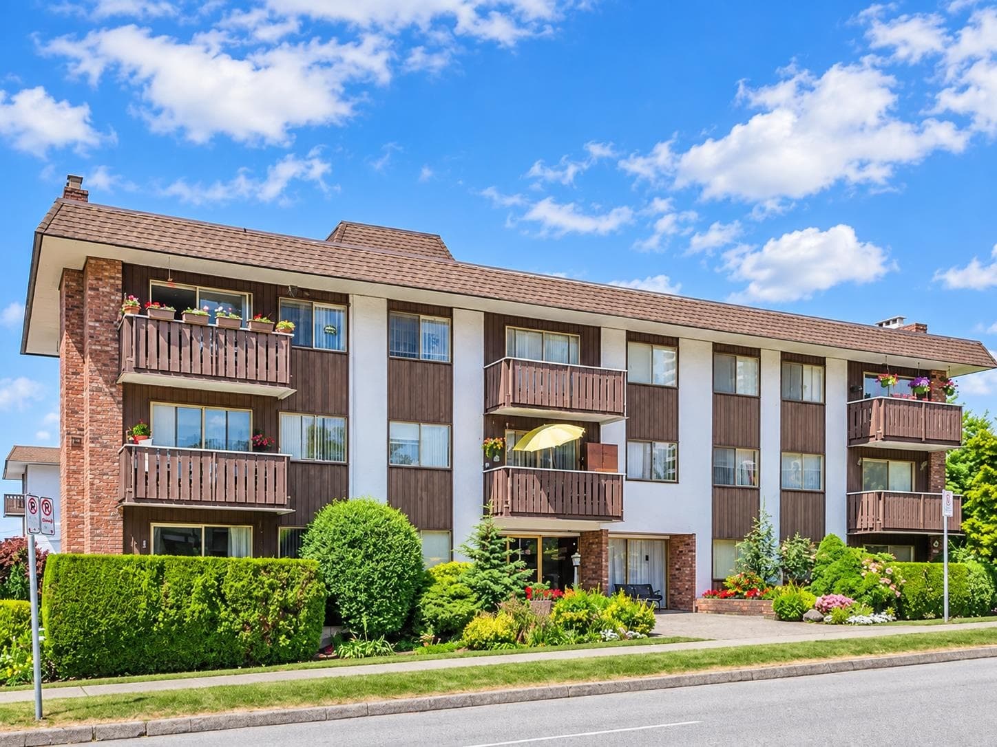 202 - 1345 Chesterfield Avenue, North Vancouver, V7M 2N1 — photo 1