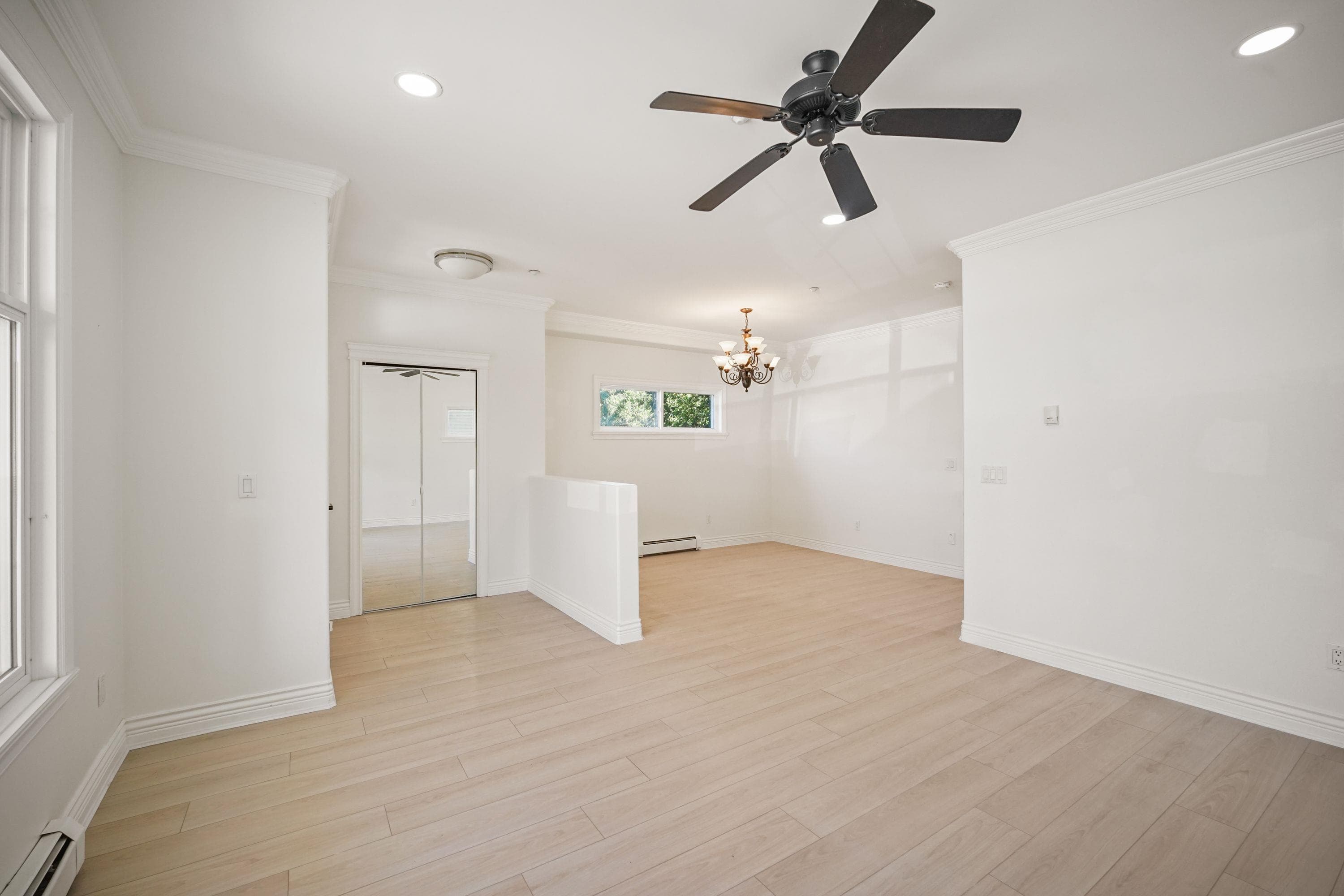 15554 Russell Avenue, White Rock, V4B 2R3 — photo 3