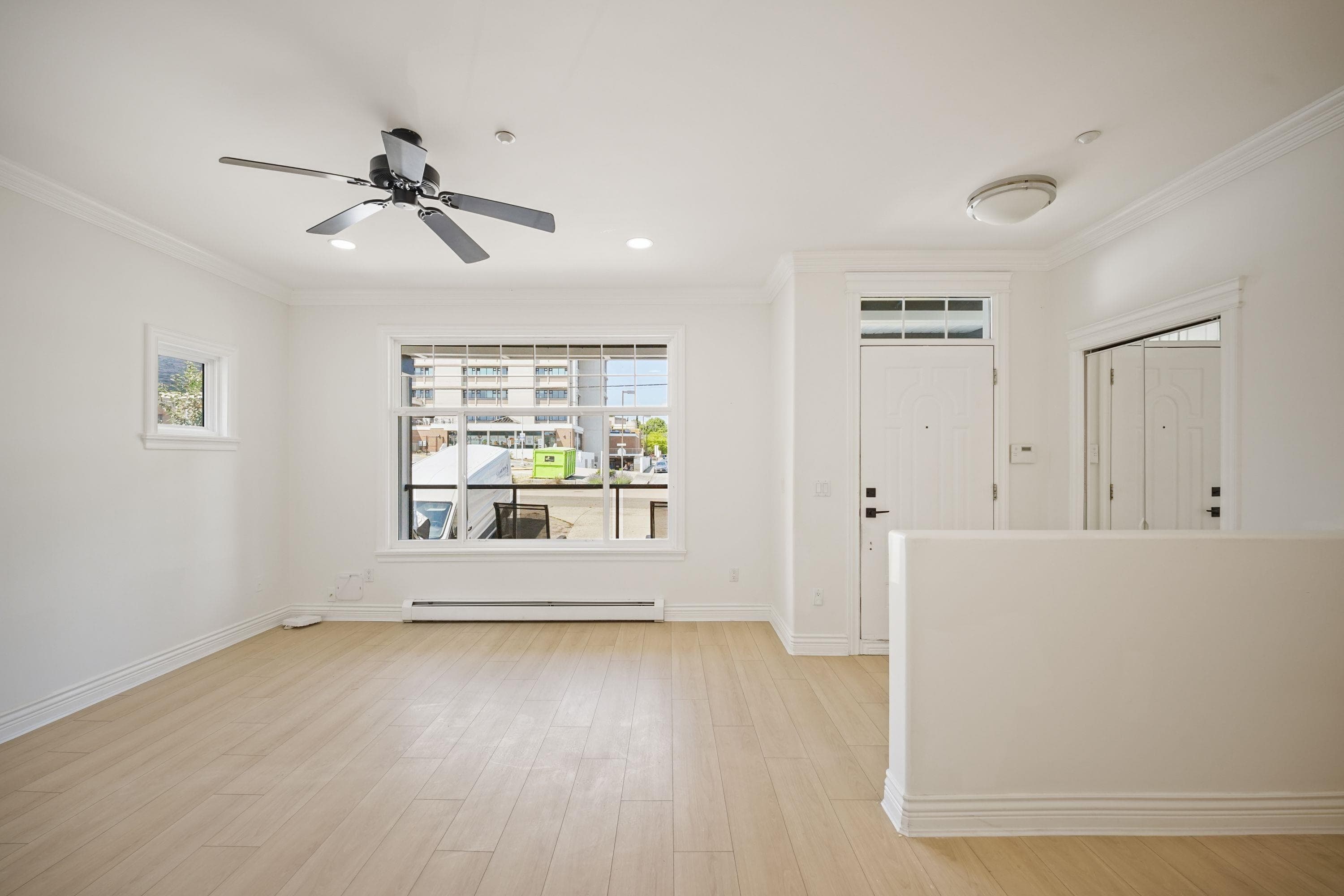 15554 Russell Avenue, White Rock, V4B 2R3 — photo 5