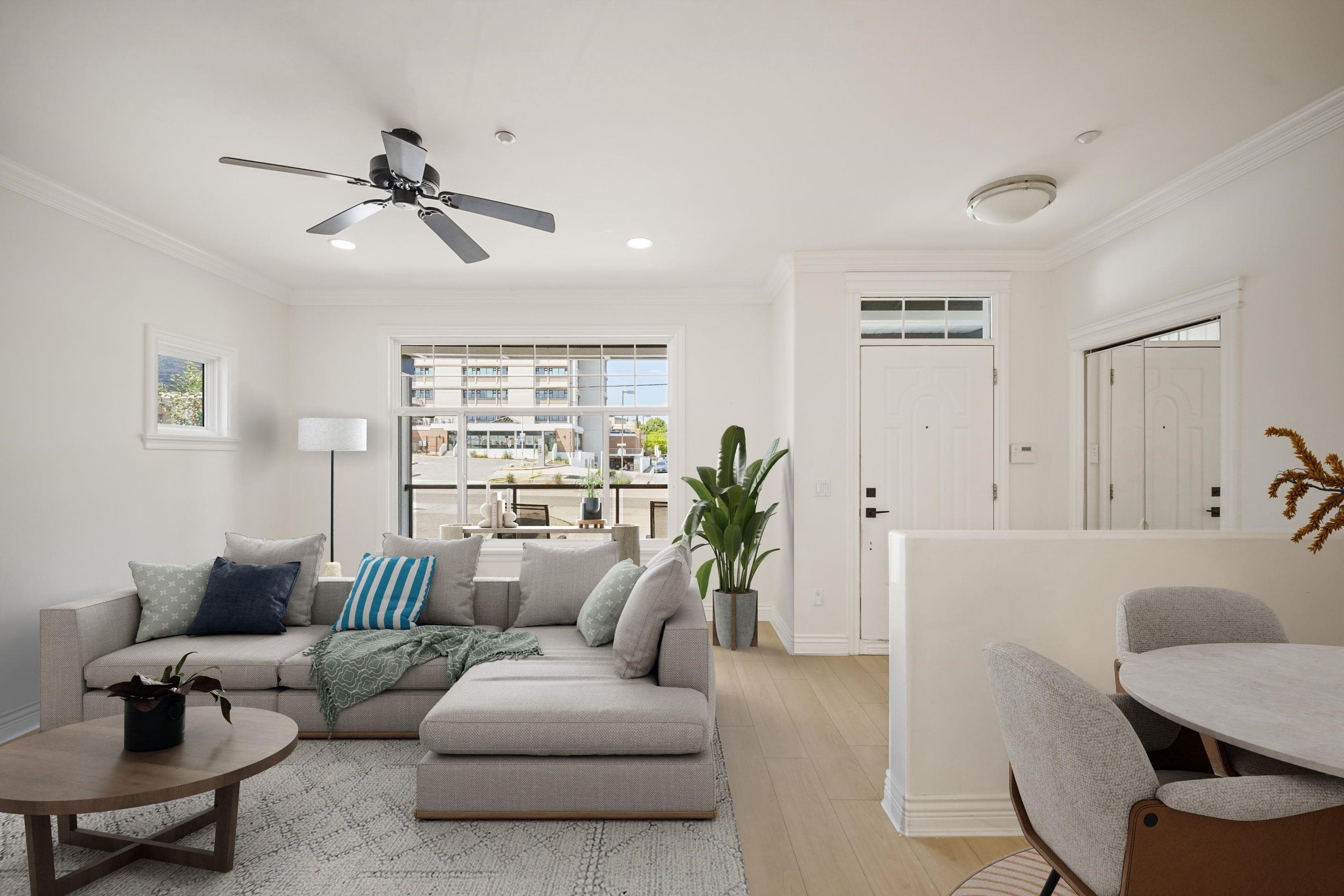 15554 Russell Avenue, White Rock, V4B 2R3 — photo 4