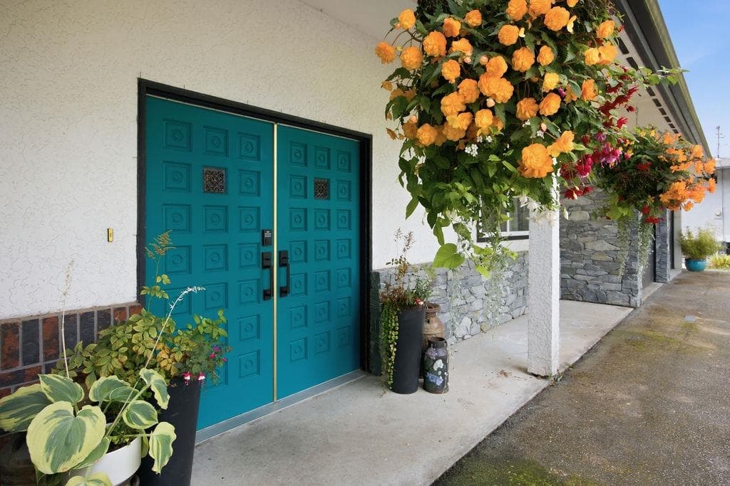 6447 Samron Road, Sechelt, V7Z 0M8 — photo 2