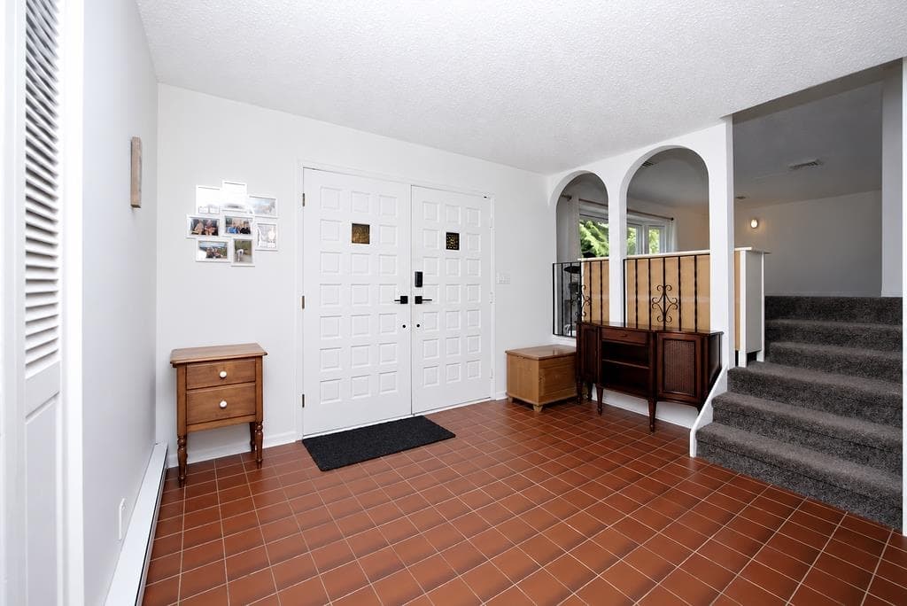 6447 Samron Road, Sechelt, V7Z 0M8 — photo 4