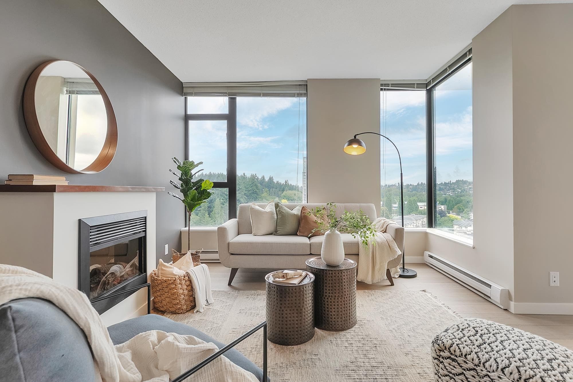 2203 - 15 E Royal Avenue, New Westminster, V3L 0A9 — photo 2