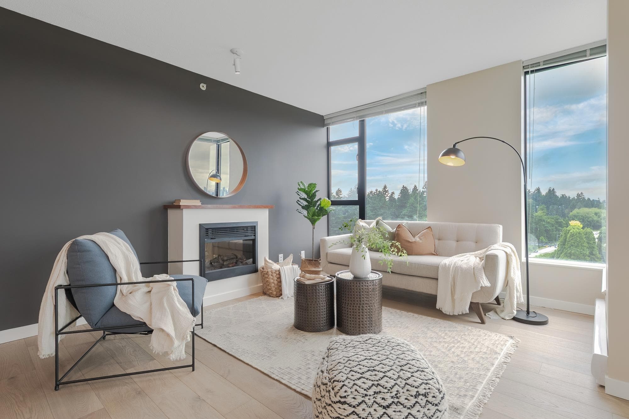 2203 - 15 E Royal Avenue, New Westminster, V3L 0A9 — photo 1