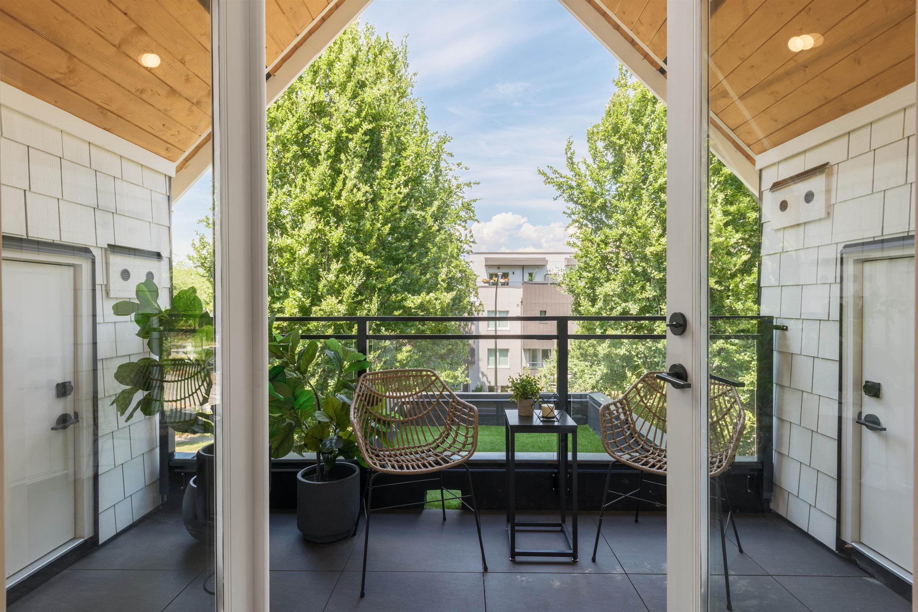 2066 E 1st Avenue, Vancouver, V5N 1B5 — photo 1