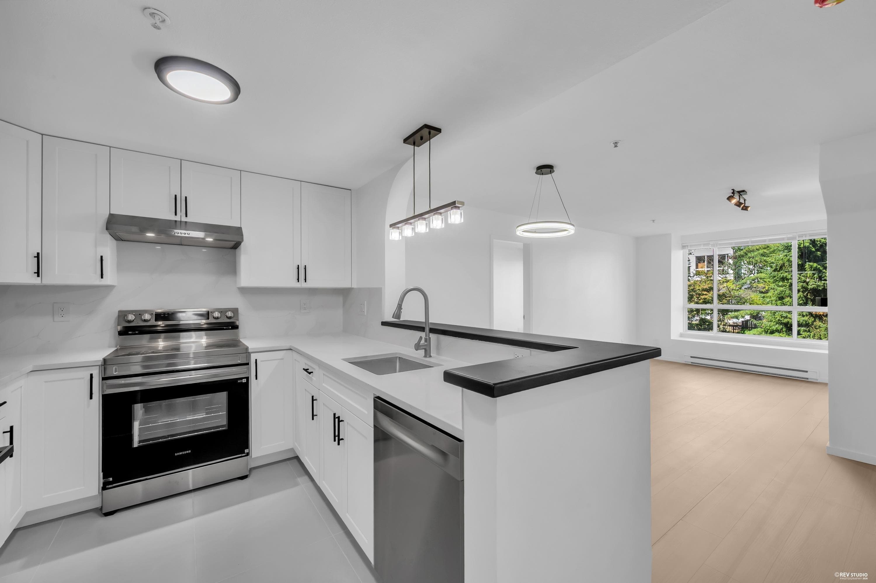 306 - 6833 Village Green, Burnaby, V5E 4M1 — photo 2