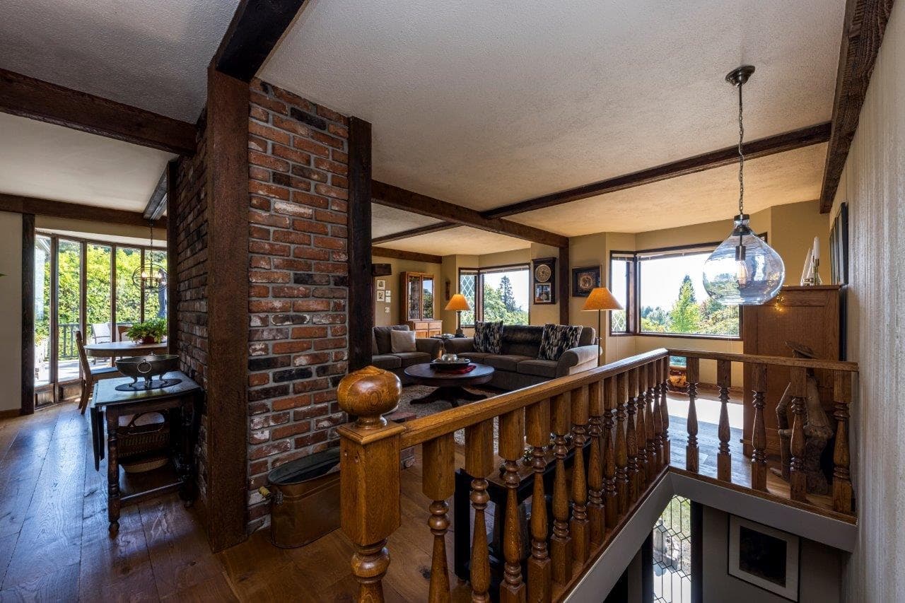350 E Windsor Road, North Vancouver, V7N 1K1 — photo 2