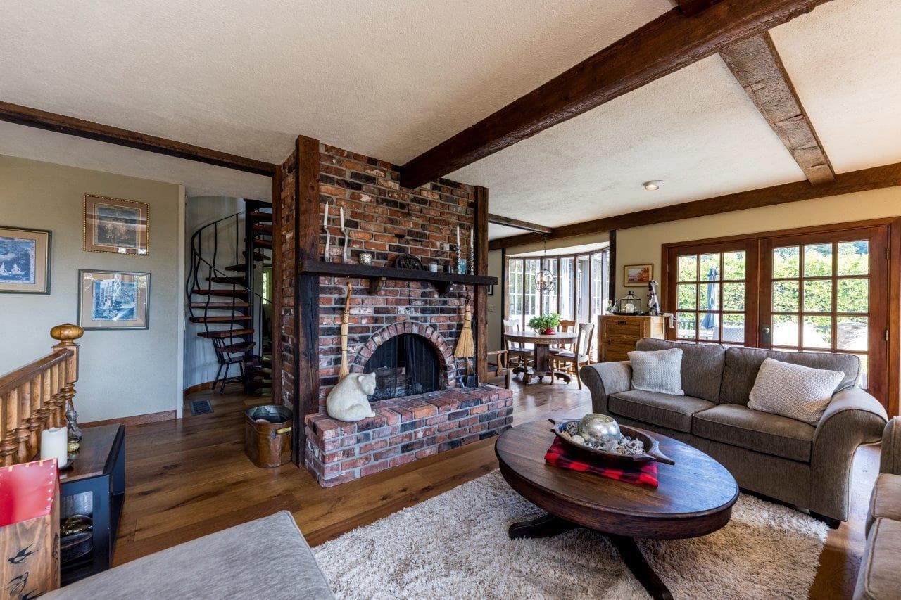 350 E Windsor Road, North Vancouver, V7N 1K1 — photo 4